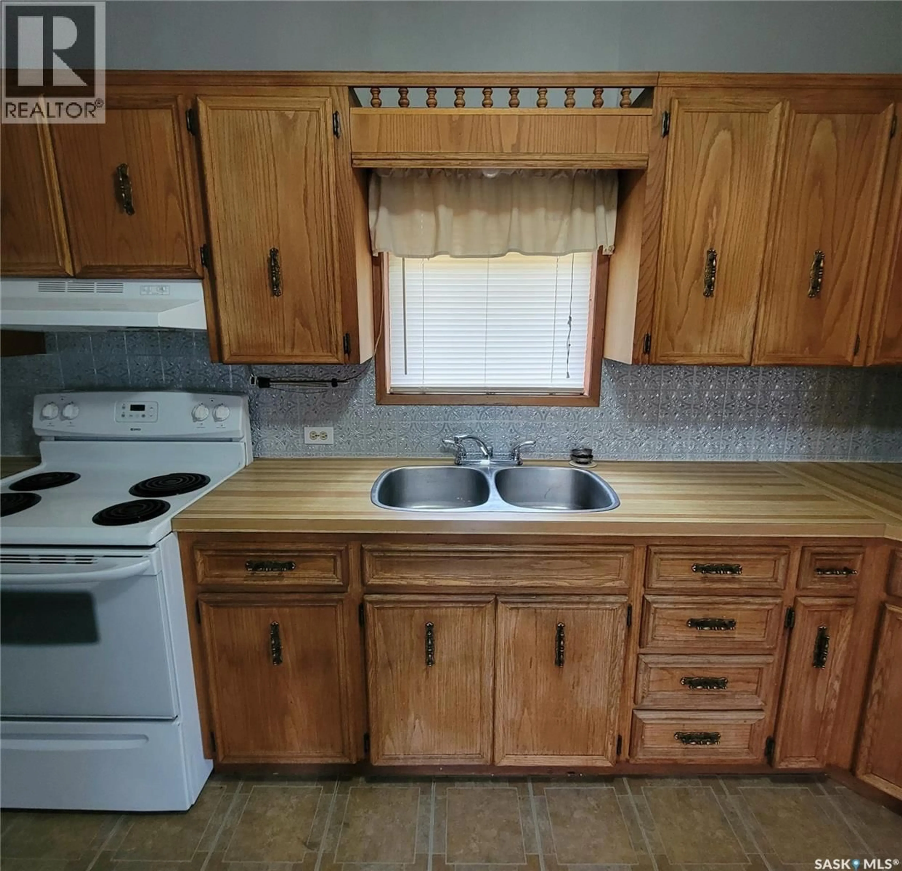 Standard kitchen, unknown for 404 USHERVILLE ROAD, Preeceville Rm No. 334 Saskatchewan S0A0W0