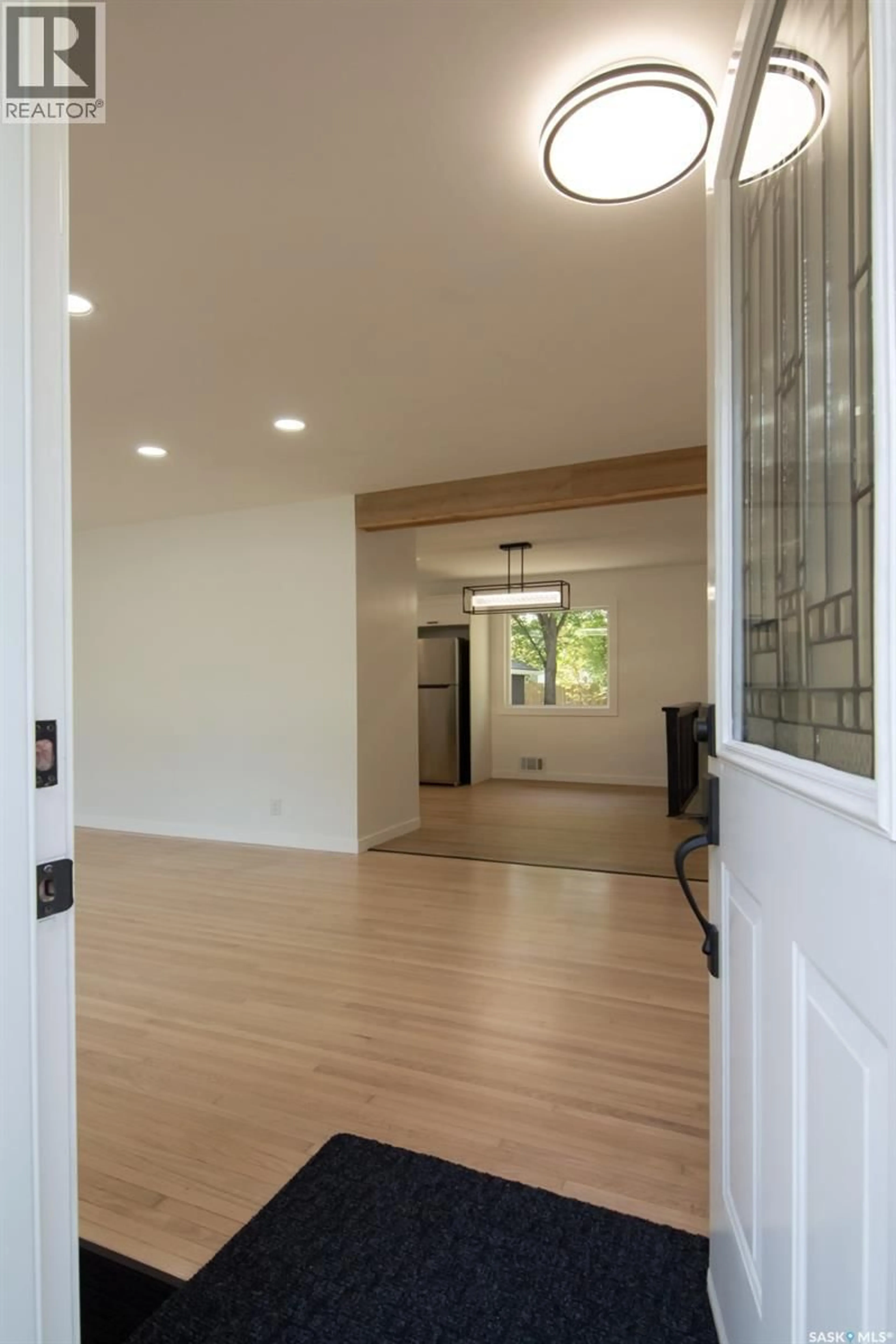 Indoor entryway for 2526 BROADWAY AVENUE, Saskatoon Saskatchewan S7J0Z2