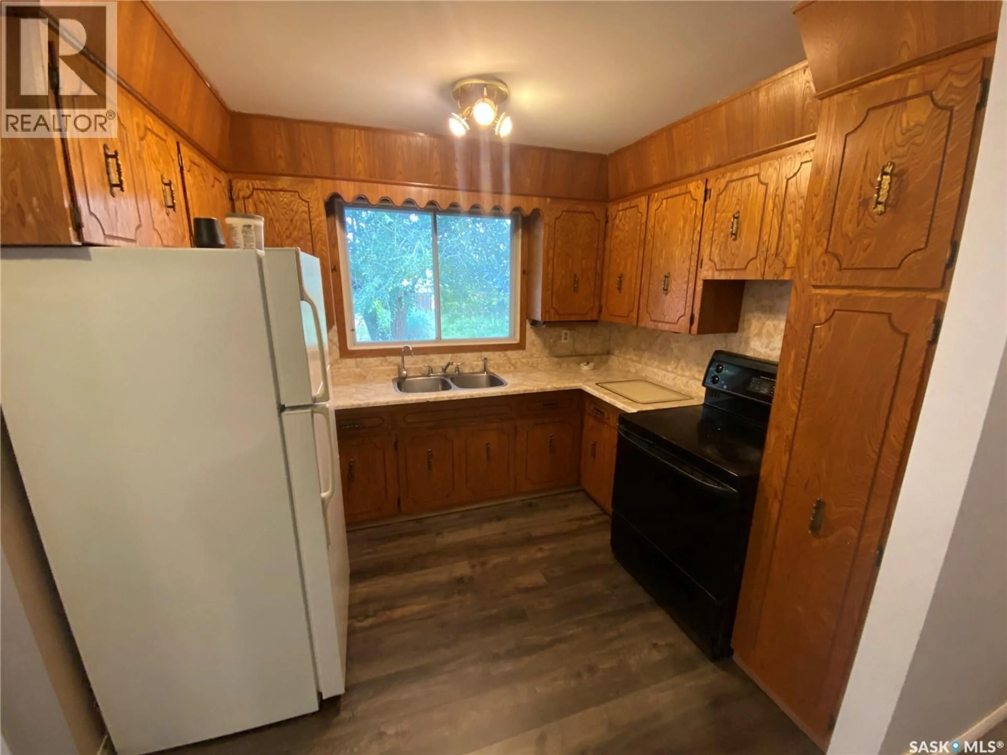 Standard kitchen, unknown for 386 VICTORIA AVENUE, Yorkton Saskatchewan S3N1T6
