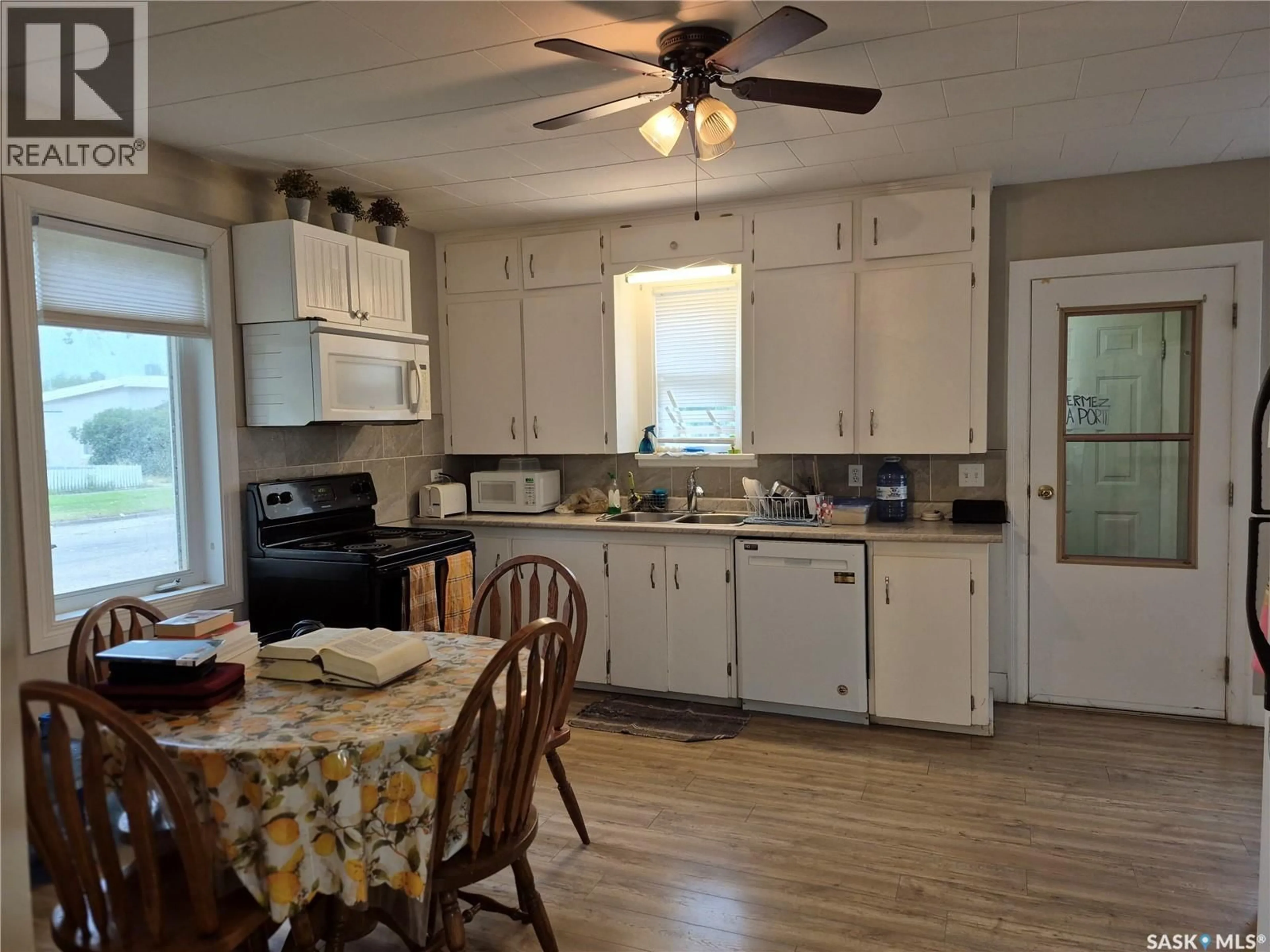 Standard kitchen, unknown for 137 2ND STREET, Ponteix Saskatchewan S0N1Z0