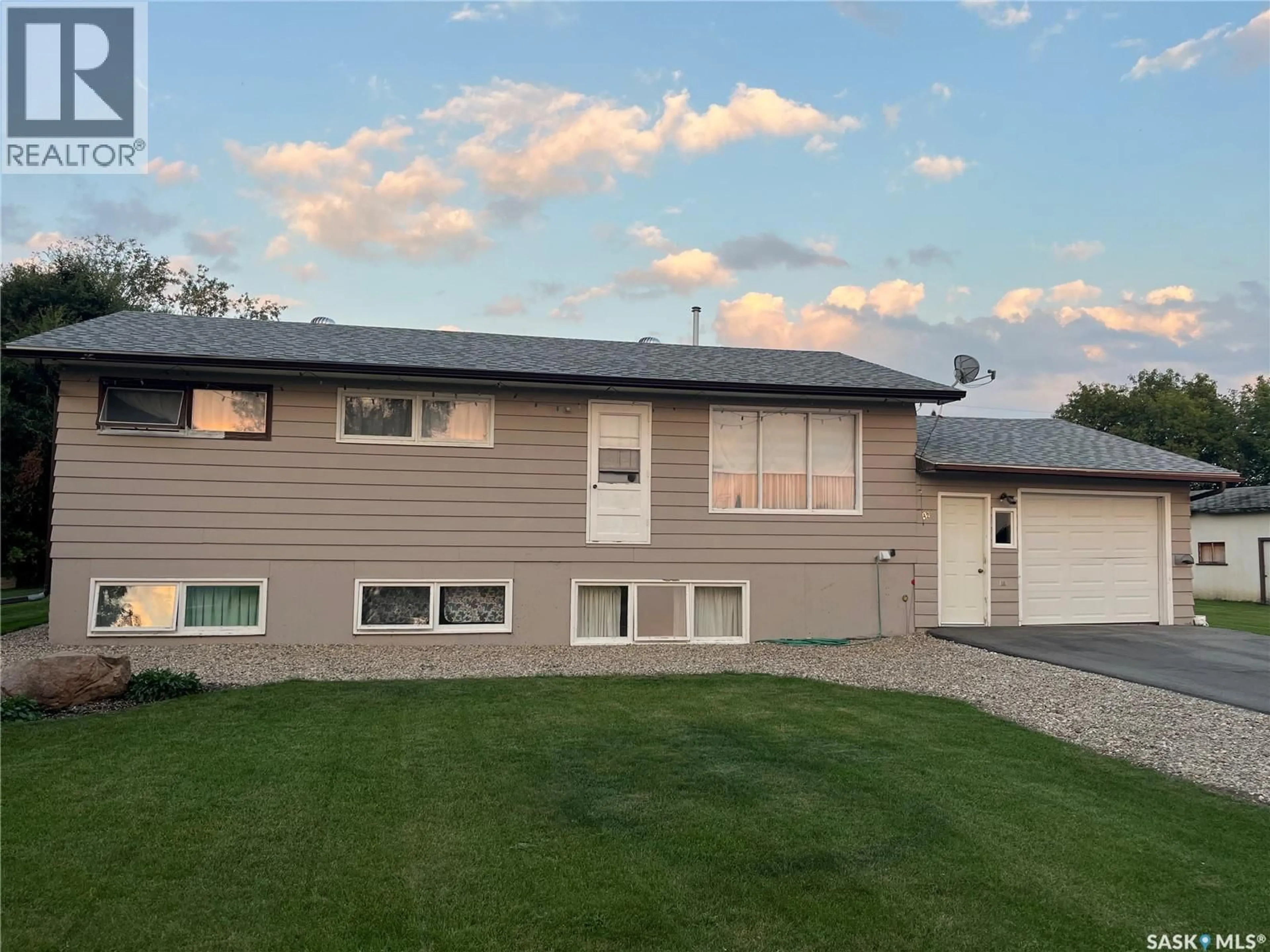 Home with vinyl exterior material, street for NE - 40-42 6TH STREET, Wadena Saskatchewan S0A4J0