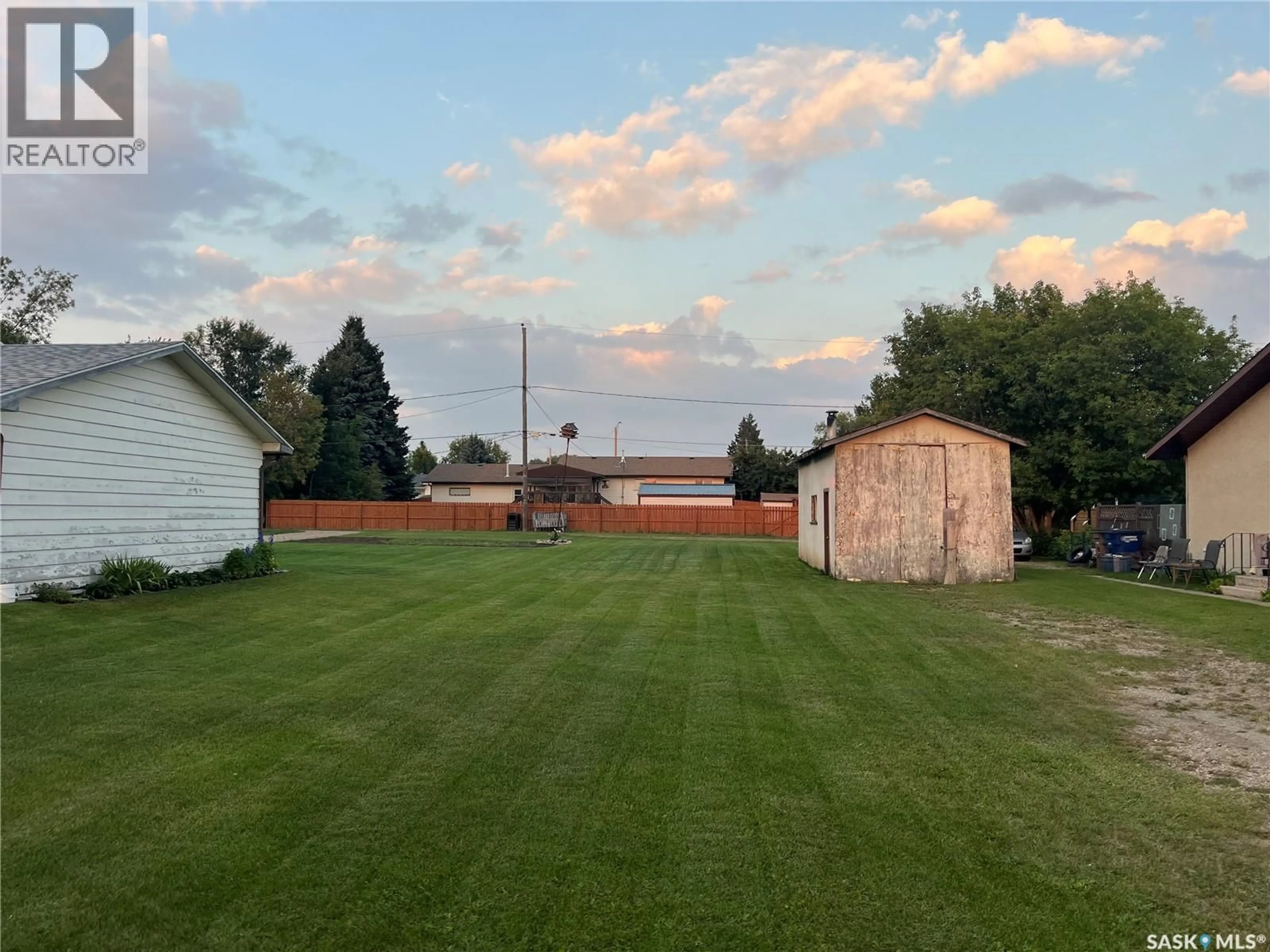A pic from outside/outdoor area/front of a property/back of a property/a pic from drone, unknown for NE - 40-42 6TH STREET, Wadena Saskatchewan S0A4J0