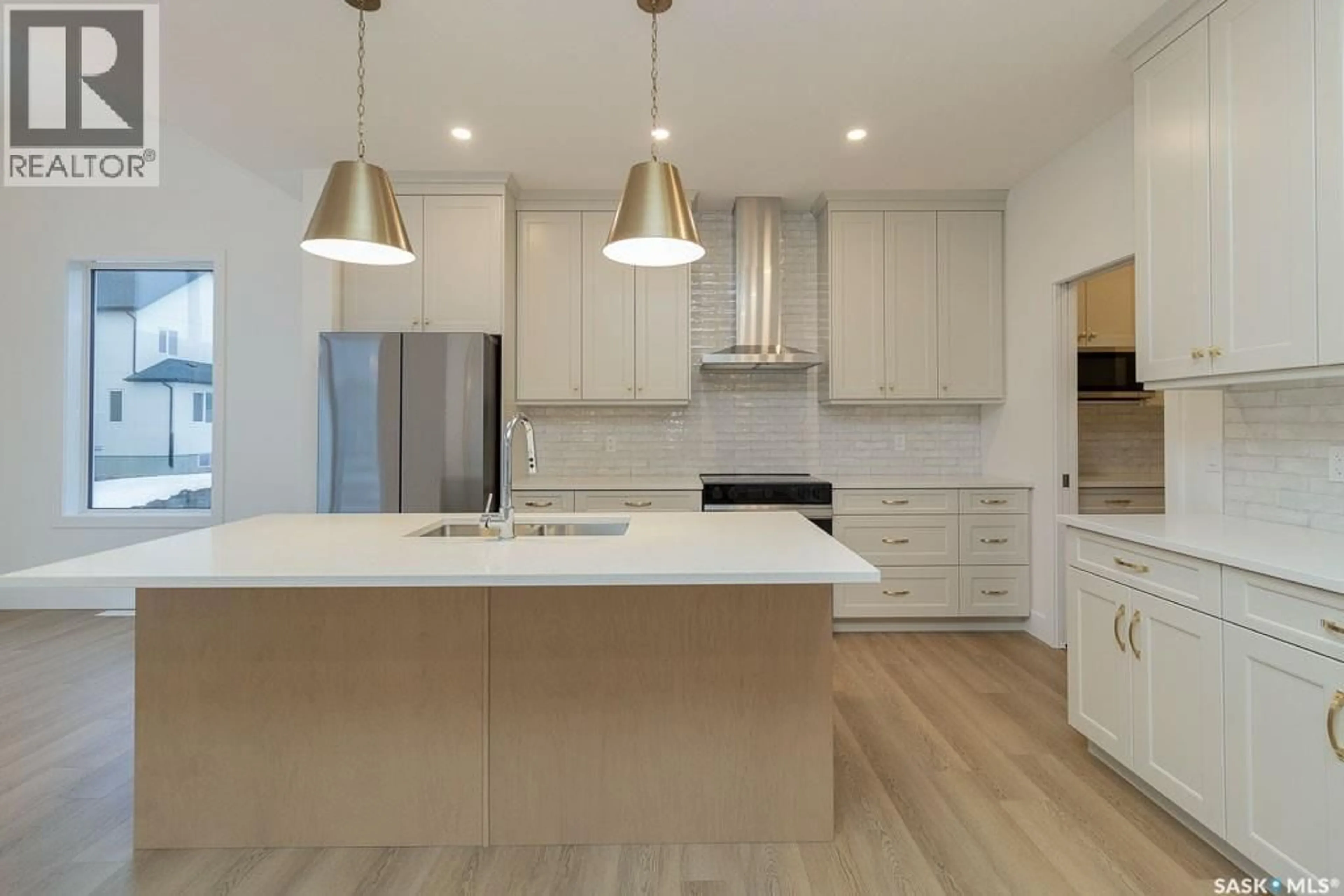 Open concept kitchen, unknown for 210 FLYNN BEND, Saskatoon Saskatchewan S7V1R9