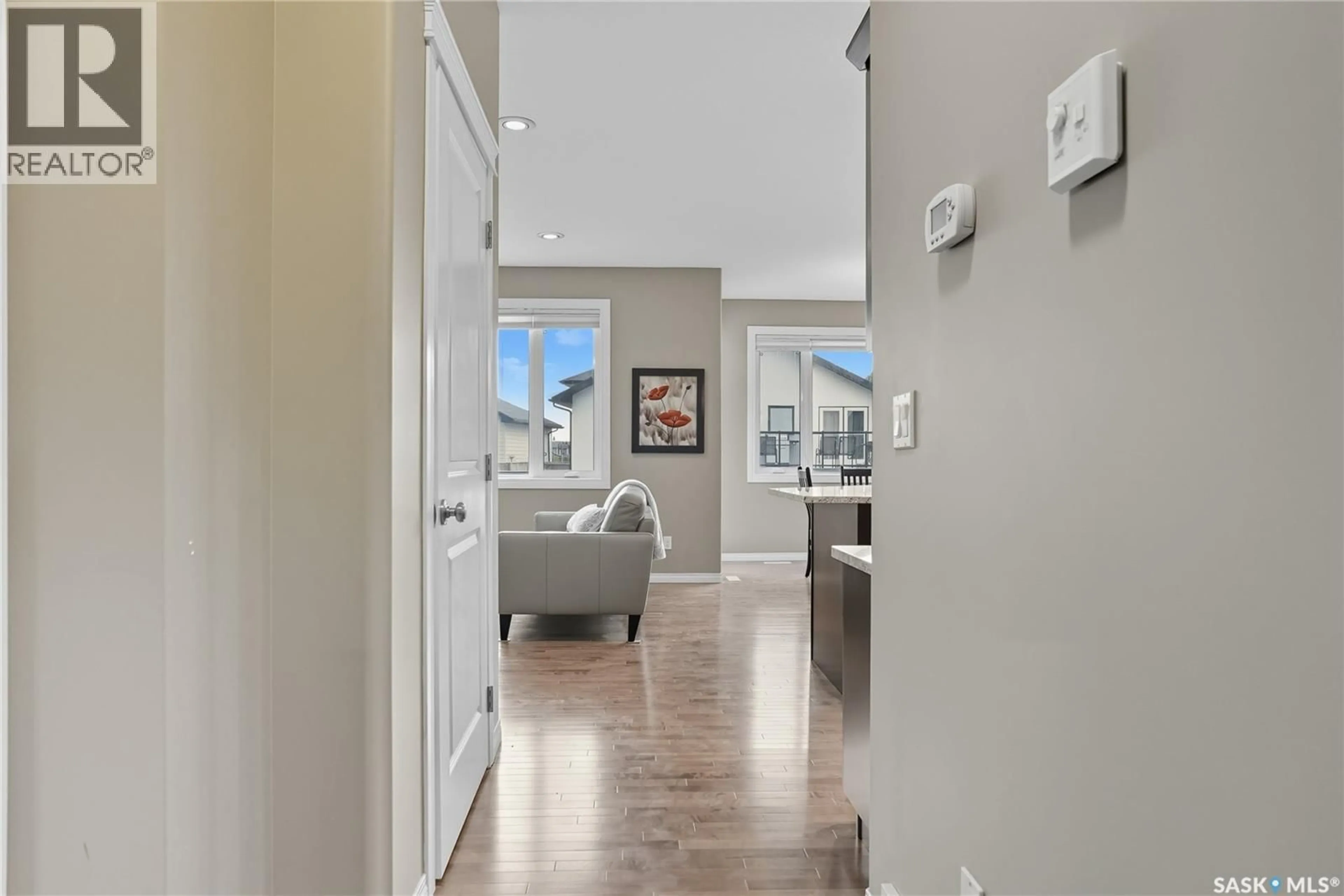 Indoor entryway for 402 LAYCOCK CRESCENT, Saskatoon Saskatchewan S7T0K2