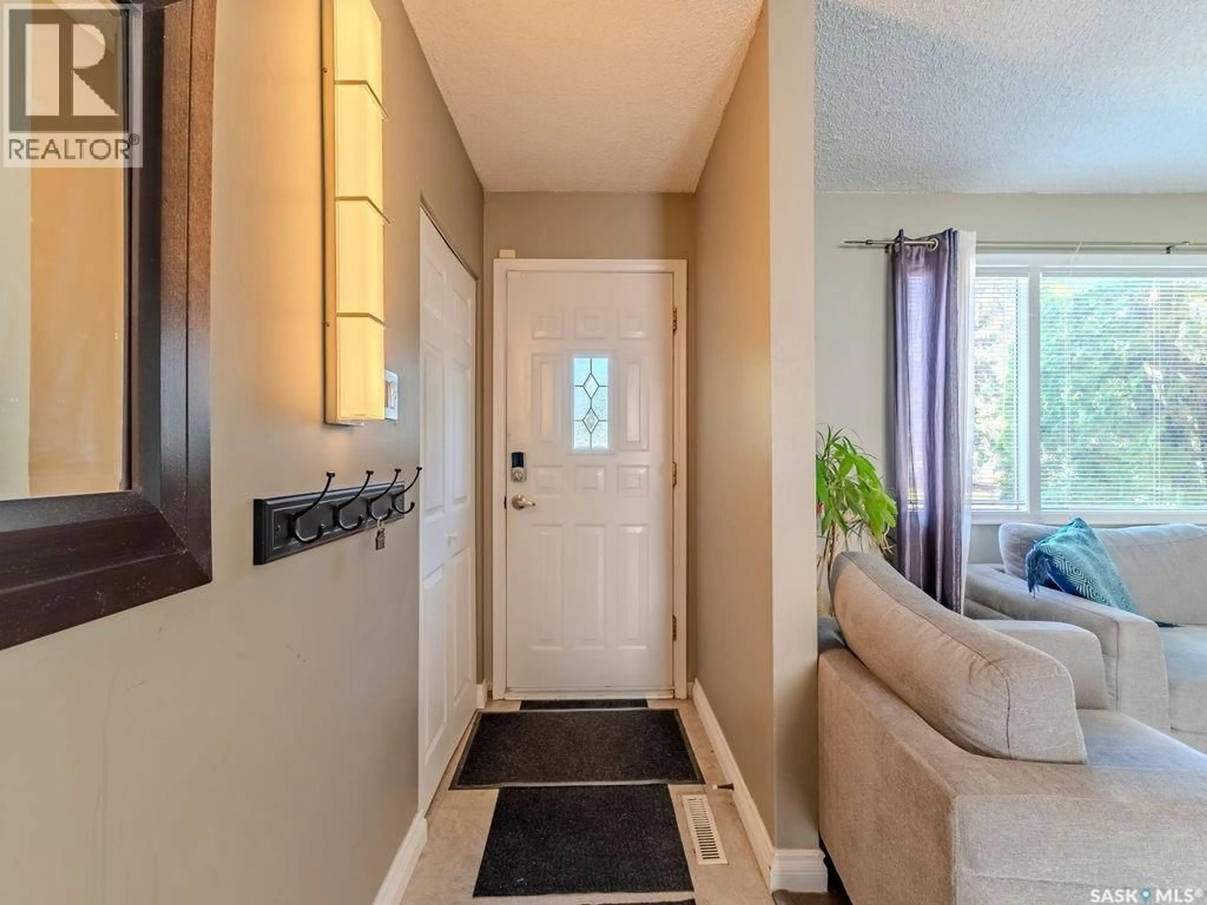 Indoor entryway for 59 WENTWORTH CRESCENT, Saskatoon Saskatchewan S7L4A8