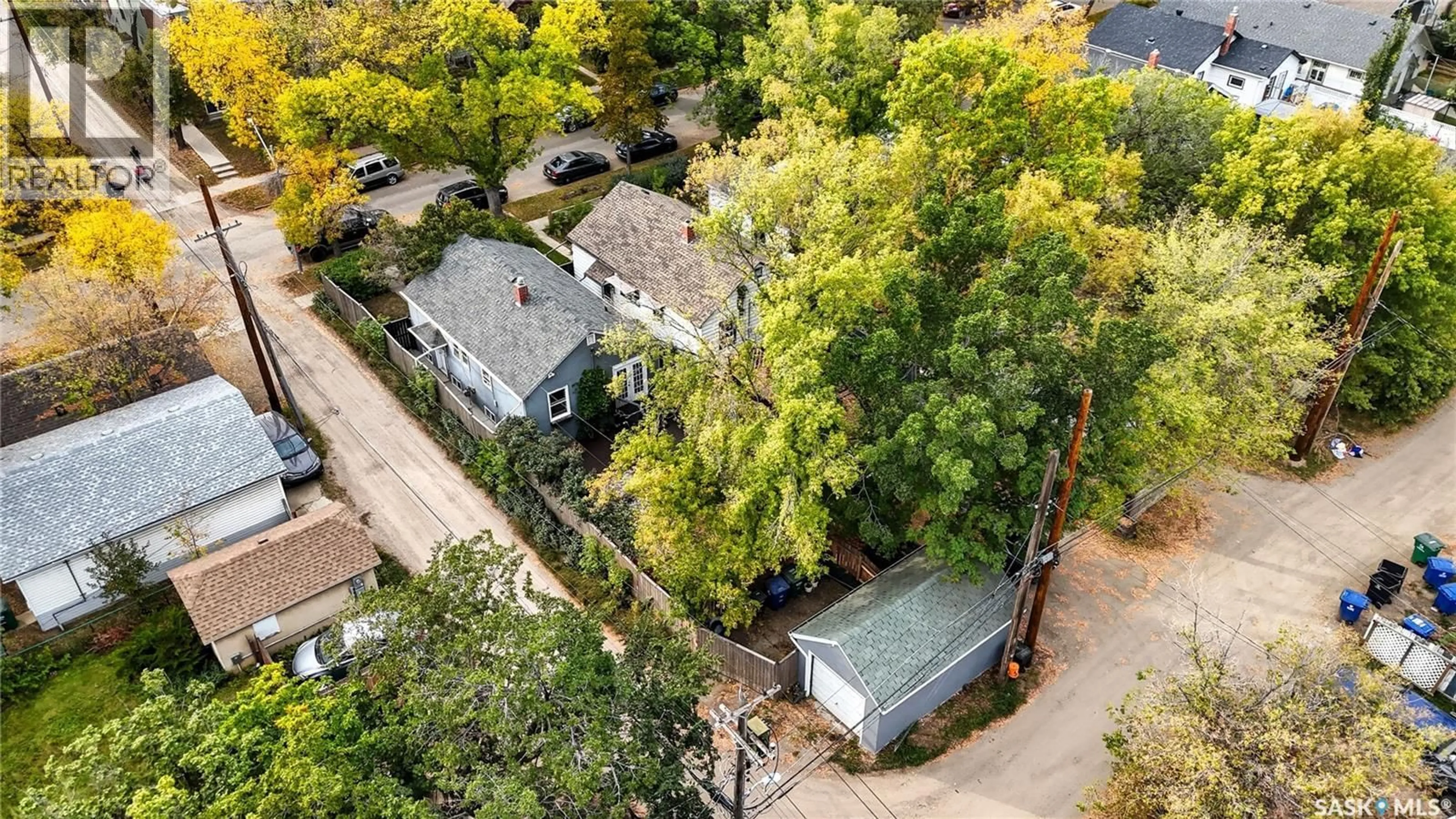 A pic from outside/outdoor area/front of a property/back of a property/a pic from drone, street for 1112 B AVENUE, Saskatoon Saskatchewan S7L1G1