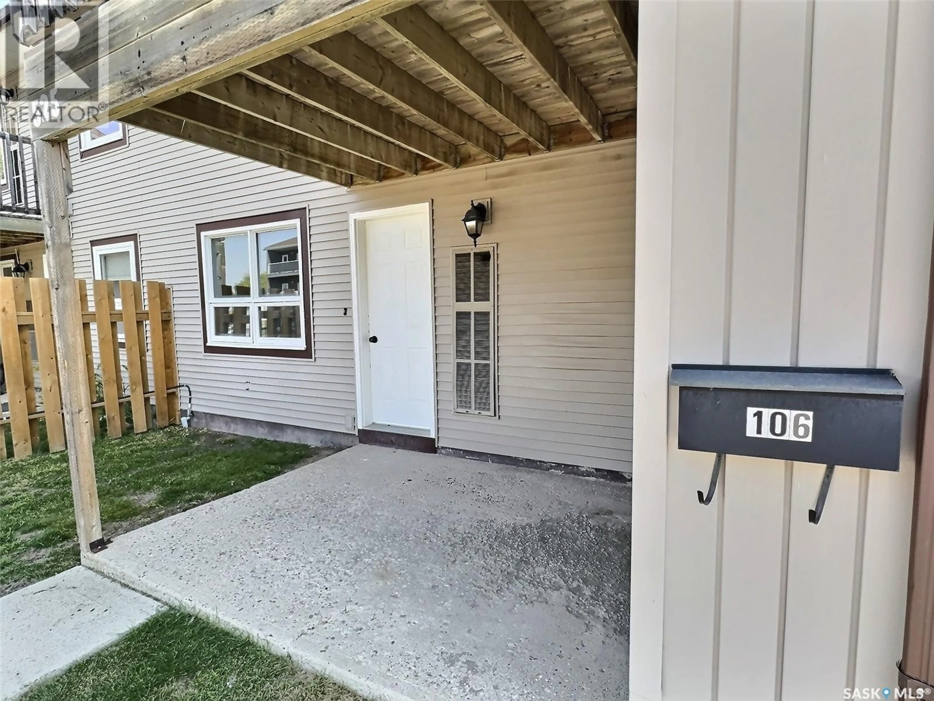 Indoor entryway for 525 - 106 DUFFERIN AVENUE, Estevan Saskatchewan S4A2J1