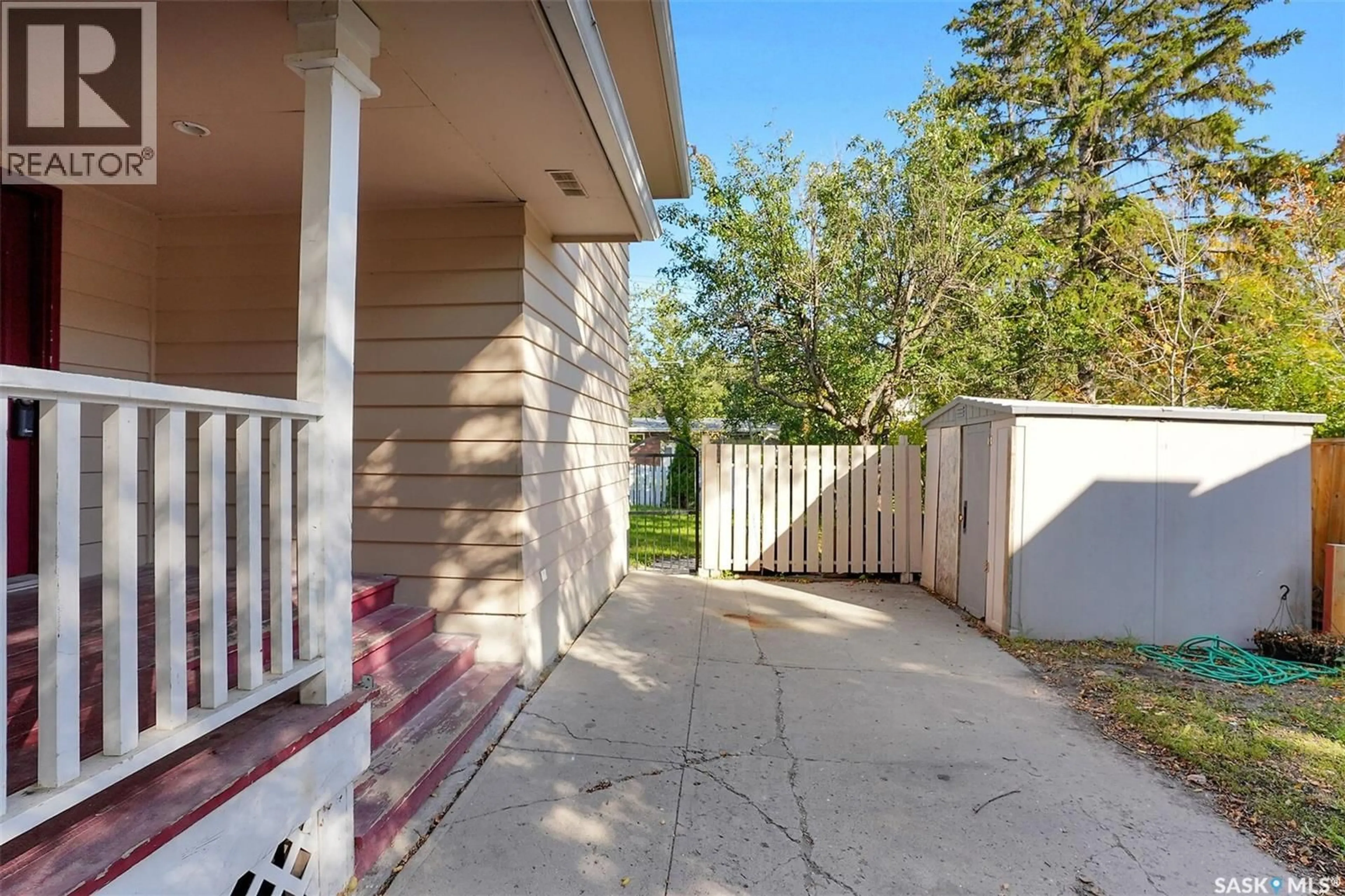 Patio, street for 93 BELL STREET, Regina Saskatchewan S4S5V2