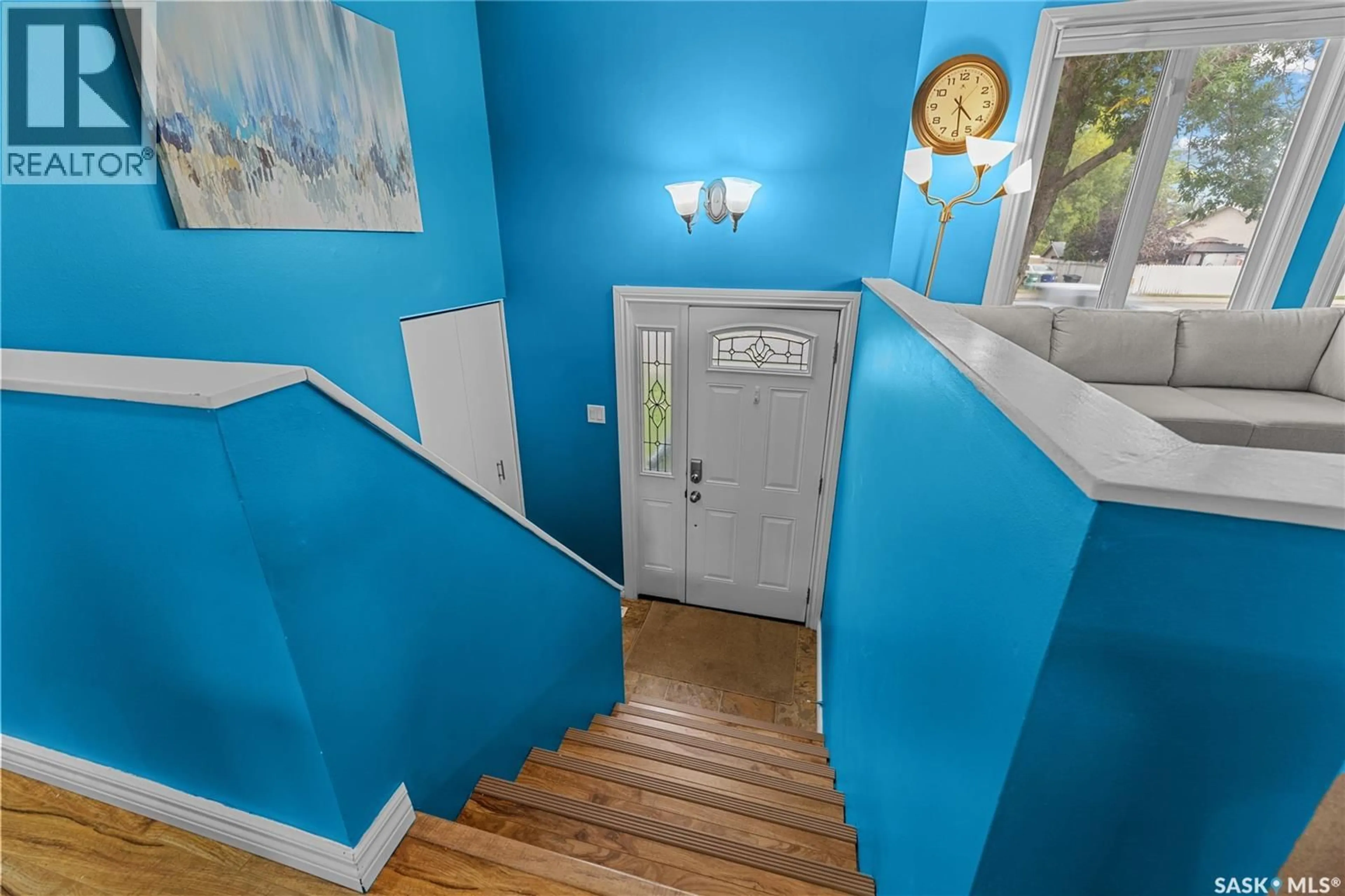 Indoor foyer for 3762 FAIRLIGHT DRIVE, Saskatoon Saskatchewan S7M4T5