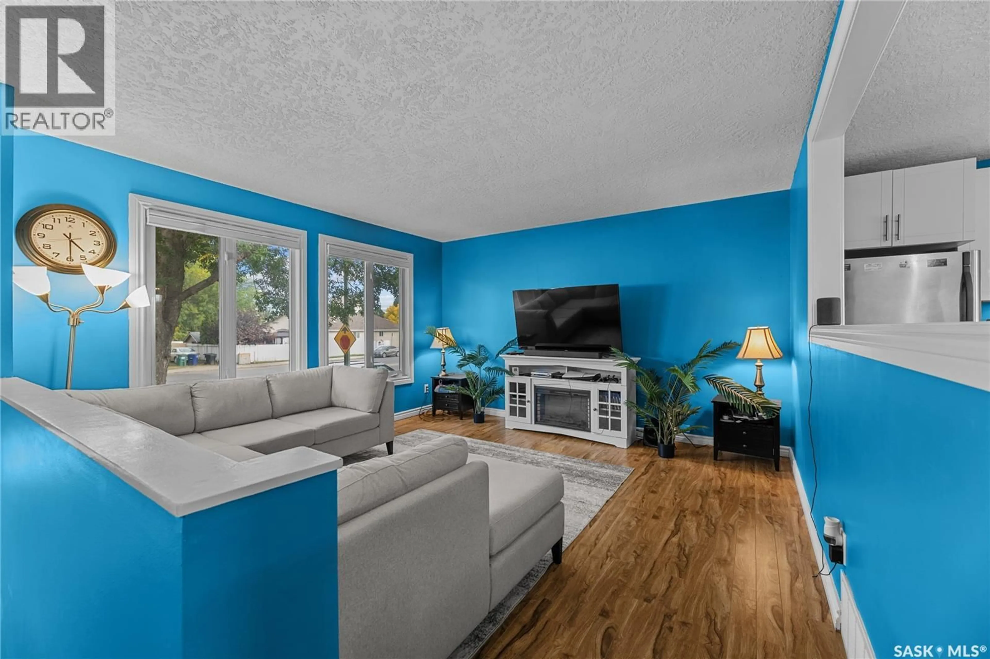 Living room with furniture, unknown for 3762 FAIRLIGHT DRIVE, Saskatoon Saskatchewan S7M4T5