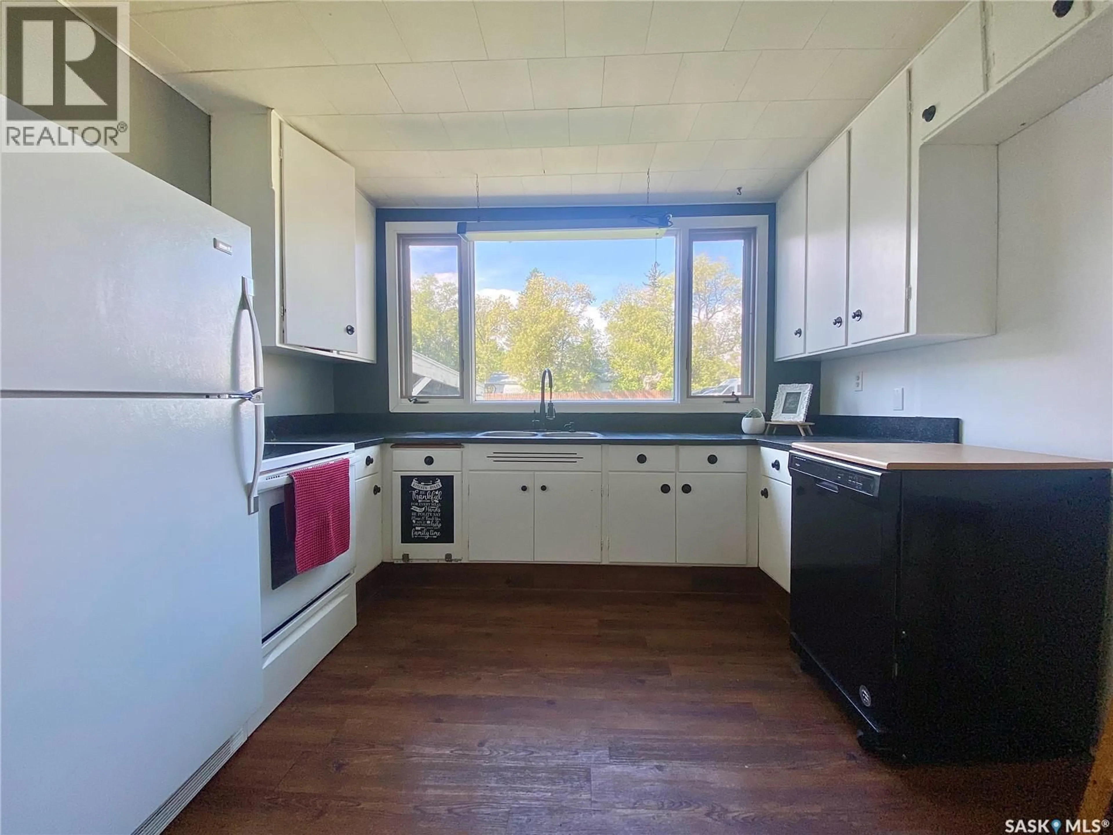 Standard kitchen, unknown for 822 4TH AVENUE, Raymore Saskatchewan S0A3J0