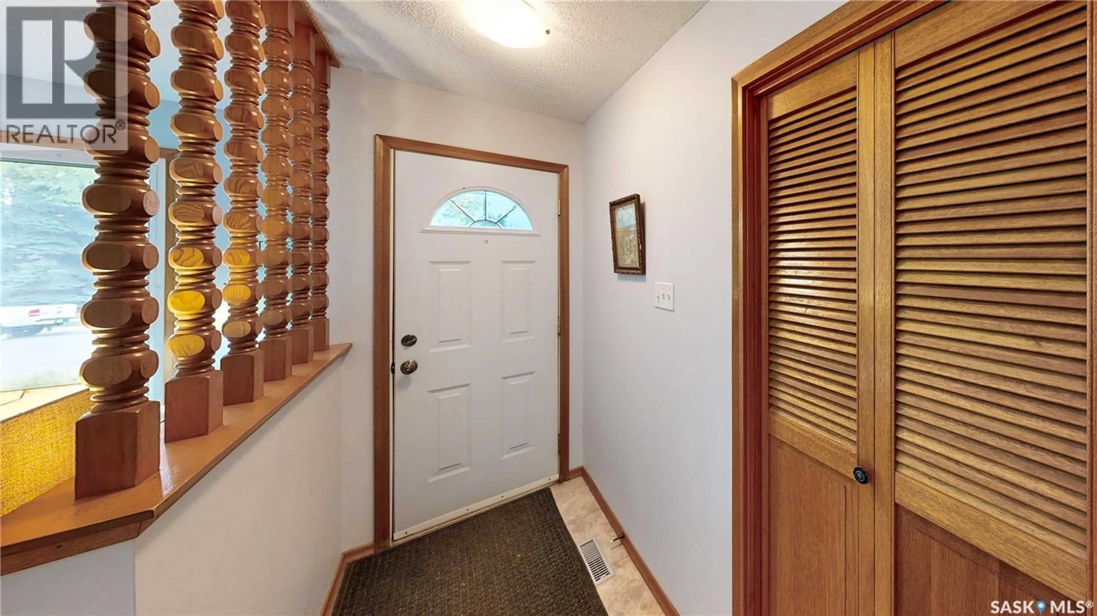 Indoor entryway for 42 HAWKES AVENUE, Regina Saskatchewan S4X1B4