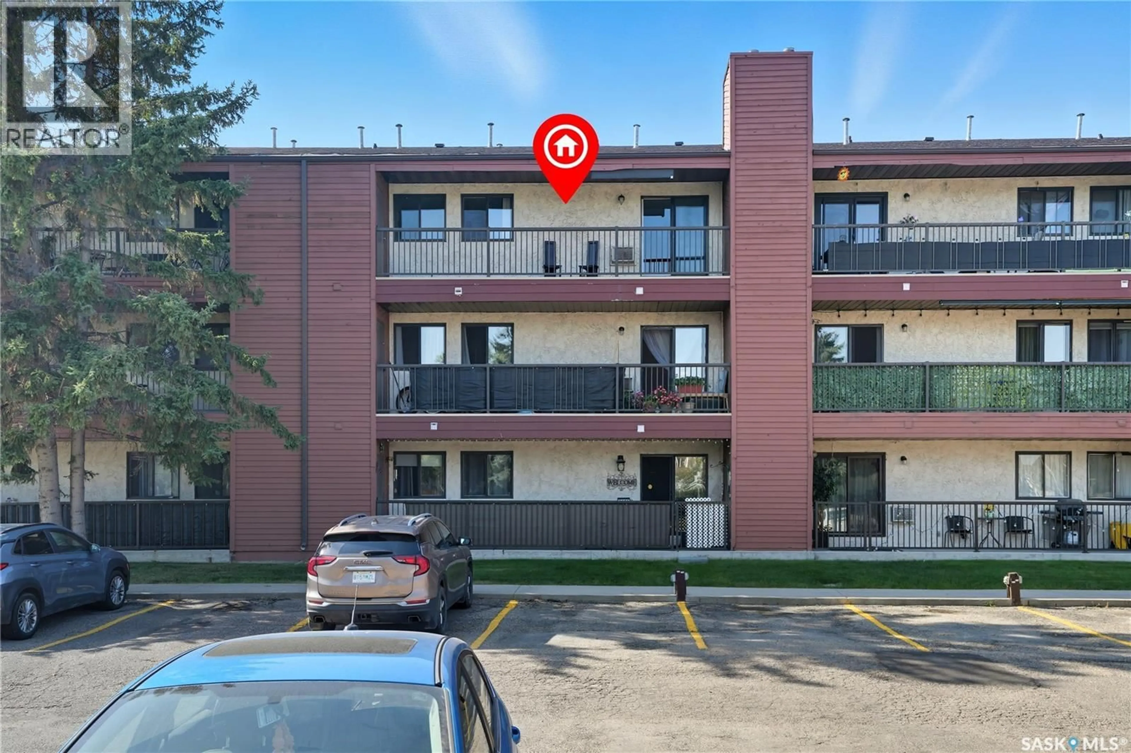 A pic from outside/outdoor area/front of a property/back of a property/a pic from drone, street for 3302 - 316 33RD STREET, Saskatoon Saskatchewan S7L6S5