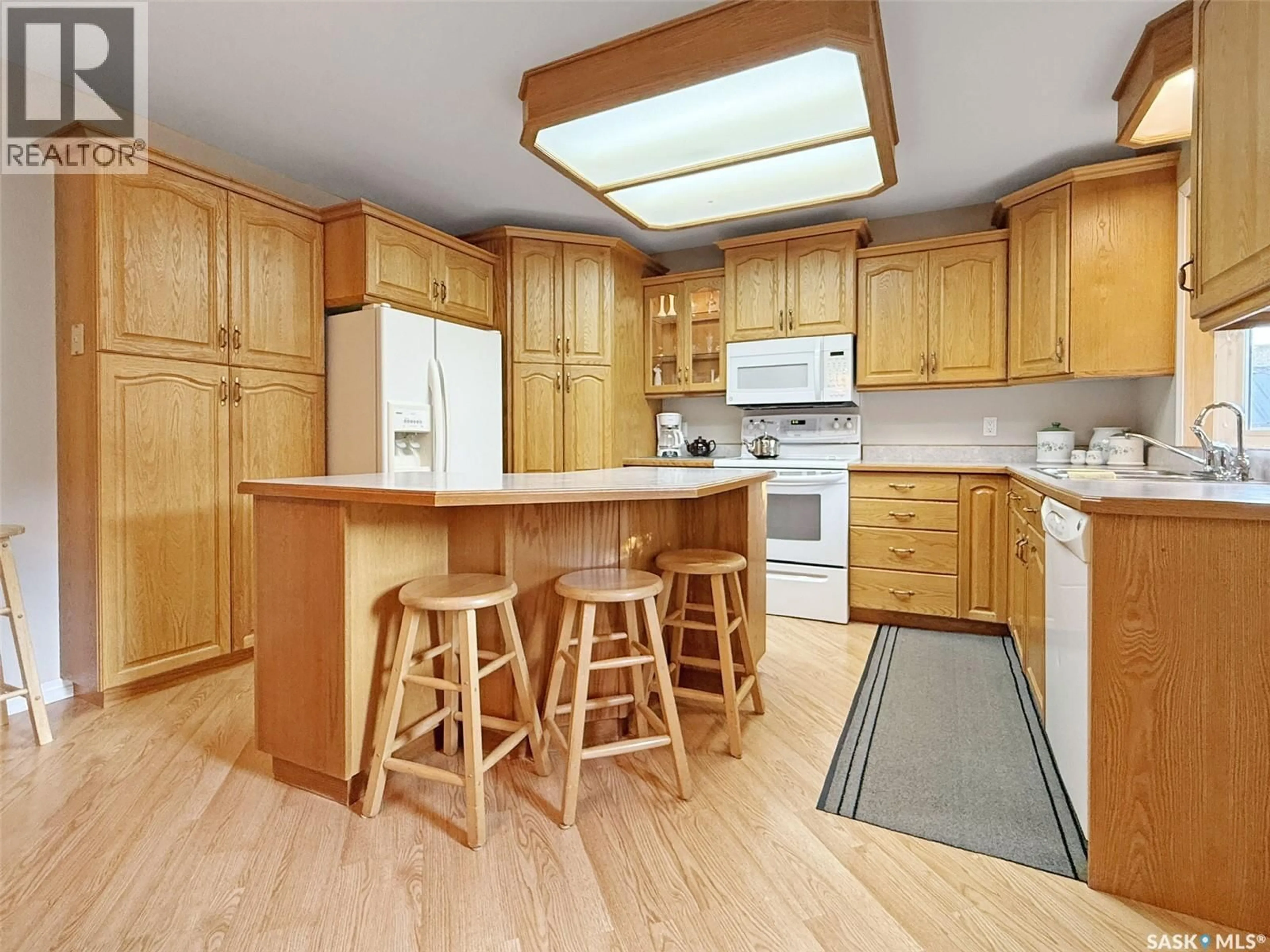 Standard kitchen, wood/laminate floor for 204 BROWNLEE STREET, Herbert Saskatchewan S0H2A0