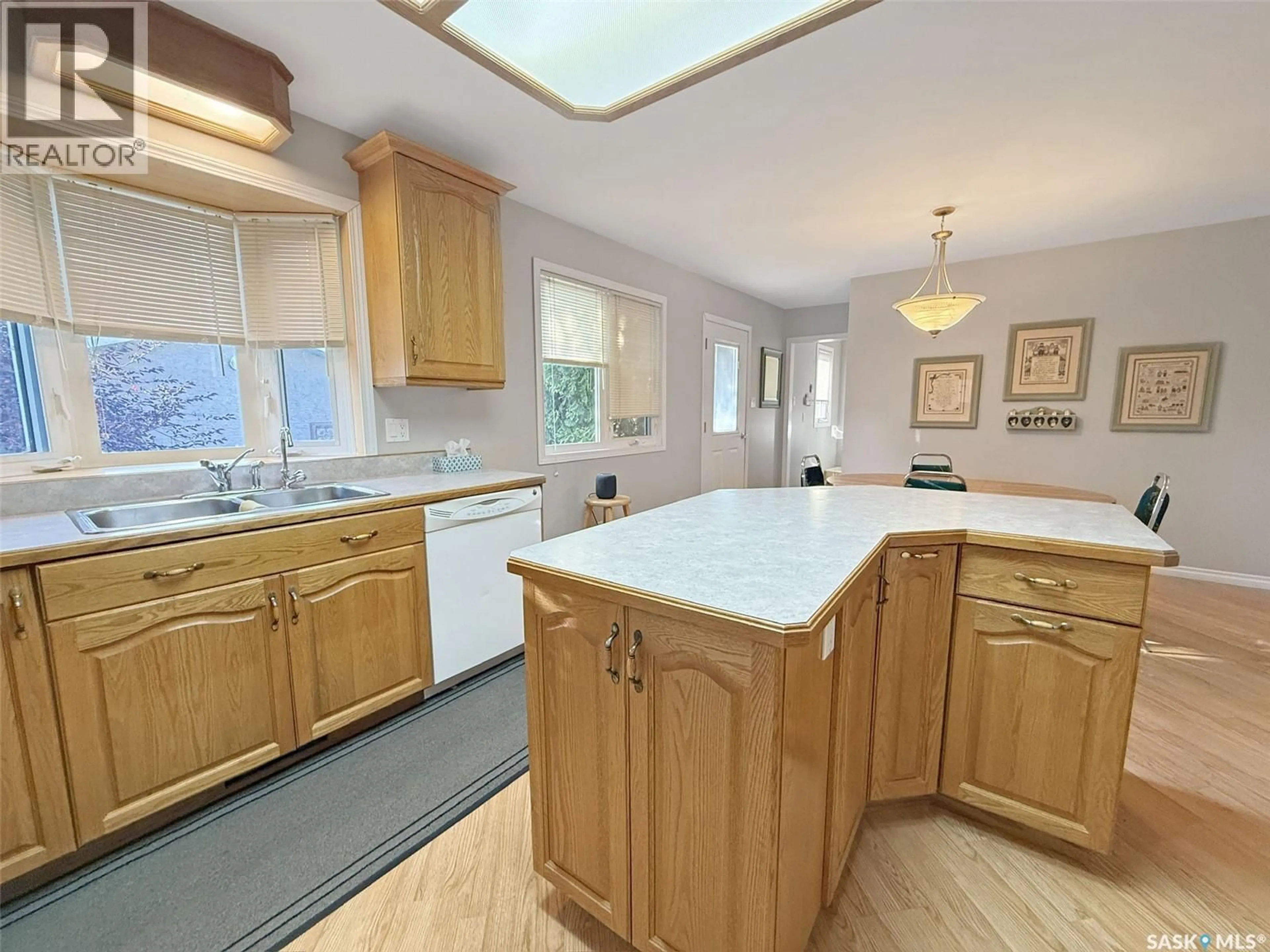Open concept kitchen, unknown for 204 BROWNLEE STREET, Herbert Saskatchewan S0H2A0