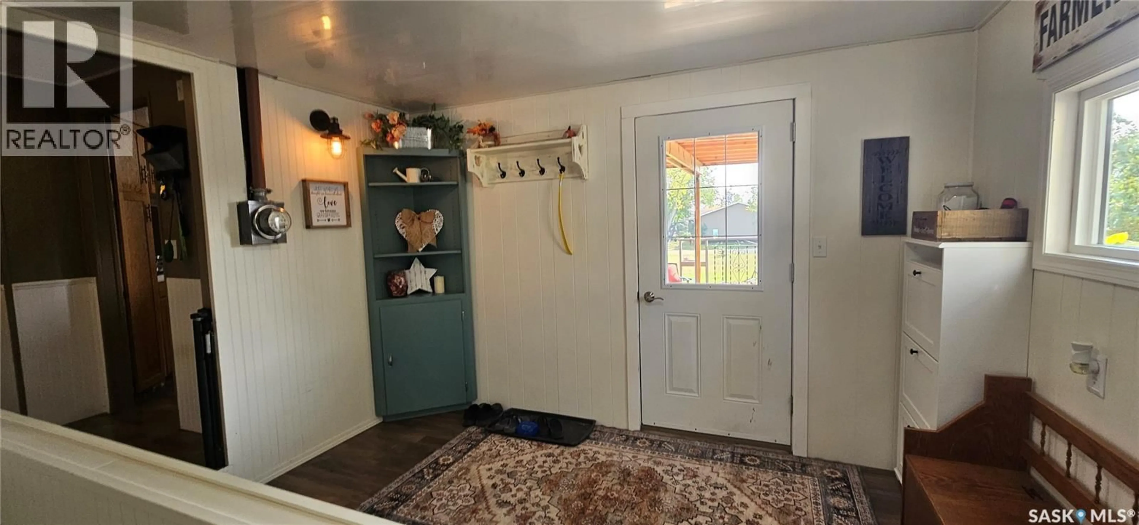 Indoor entryway for 1204 DOMINION STREET, Vanguard Saskatchewan S0N2V0