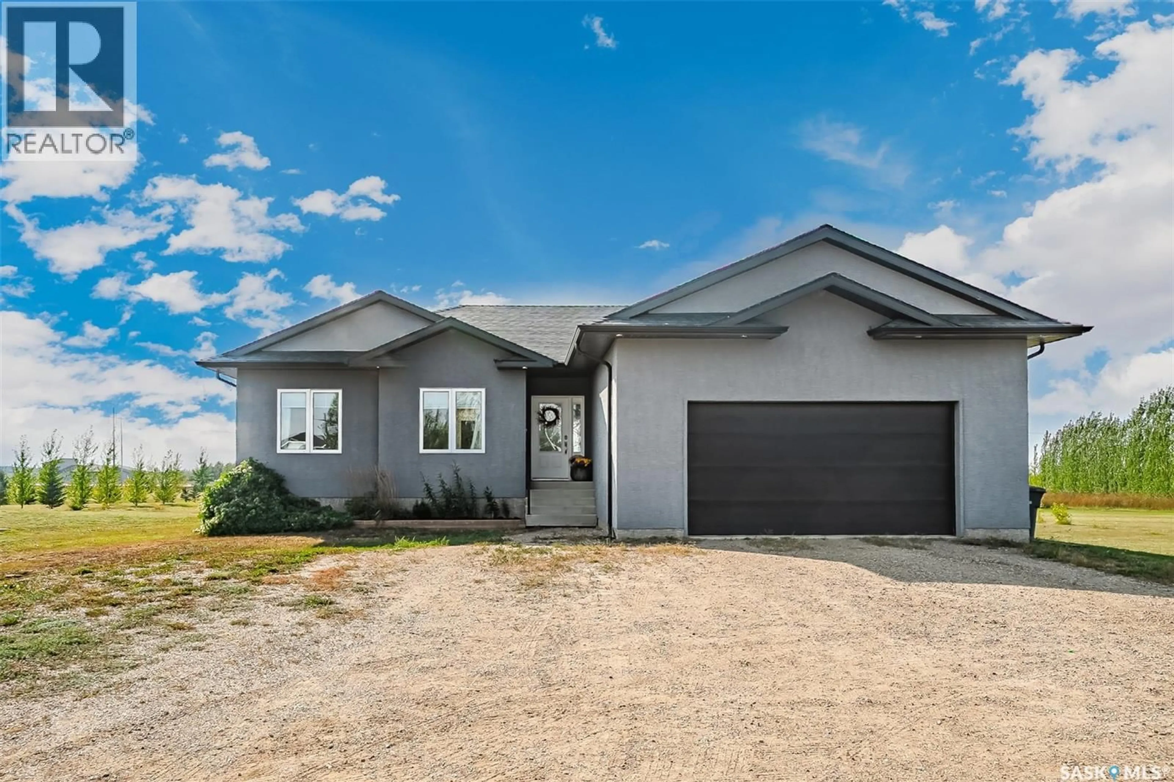 Home with vinyl exterior material, street for 25 SOUTH COUNTRY ROAD, Dundurn Rm No. 314 Saskatchewan S7C0B1