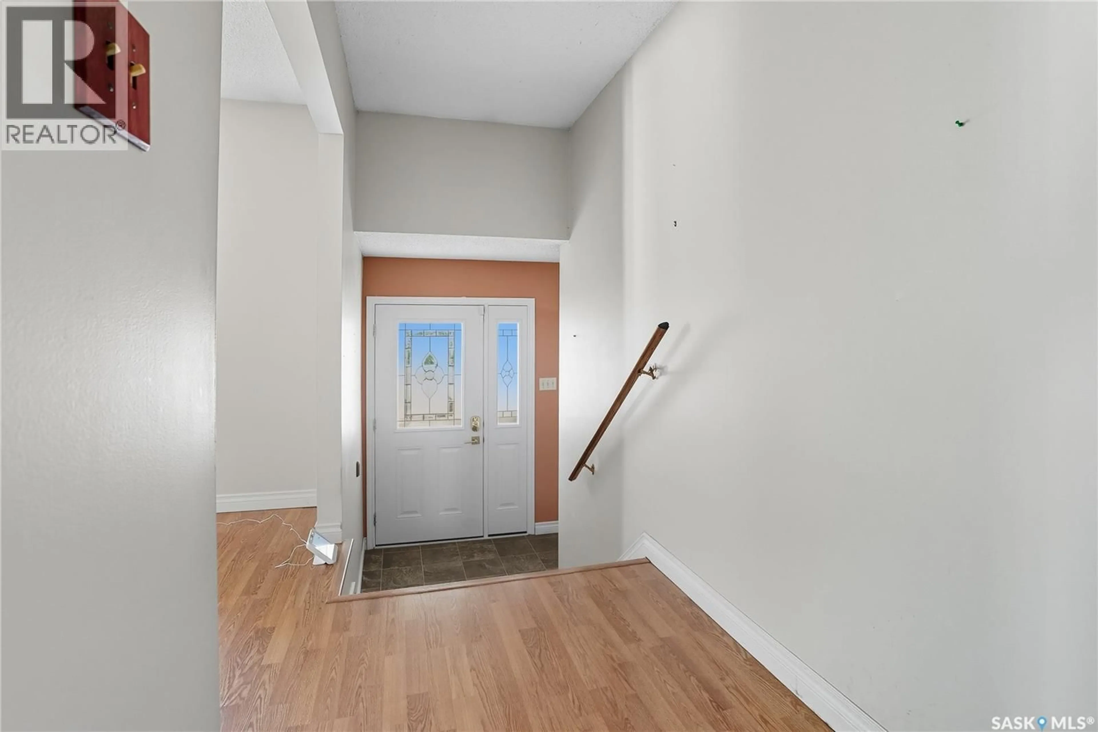 Indoor foyer for 30 CHAMPLIN CRESCENT, Saskatoon Saskatchewan S7H4T3