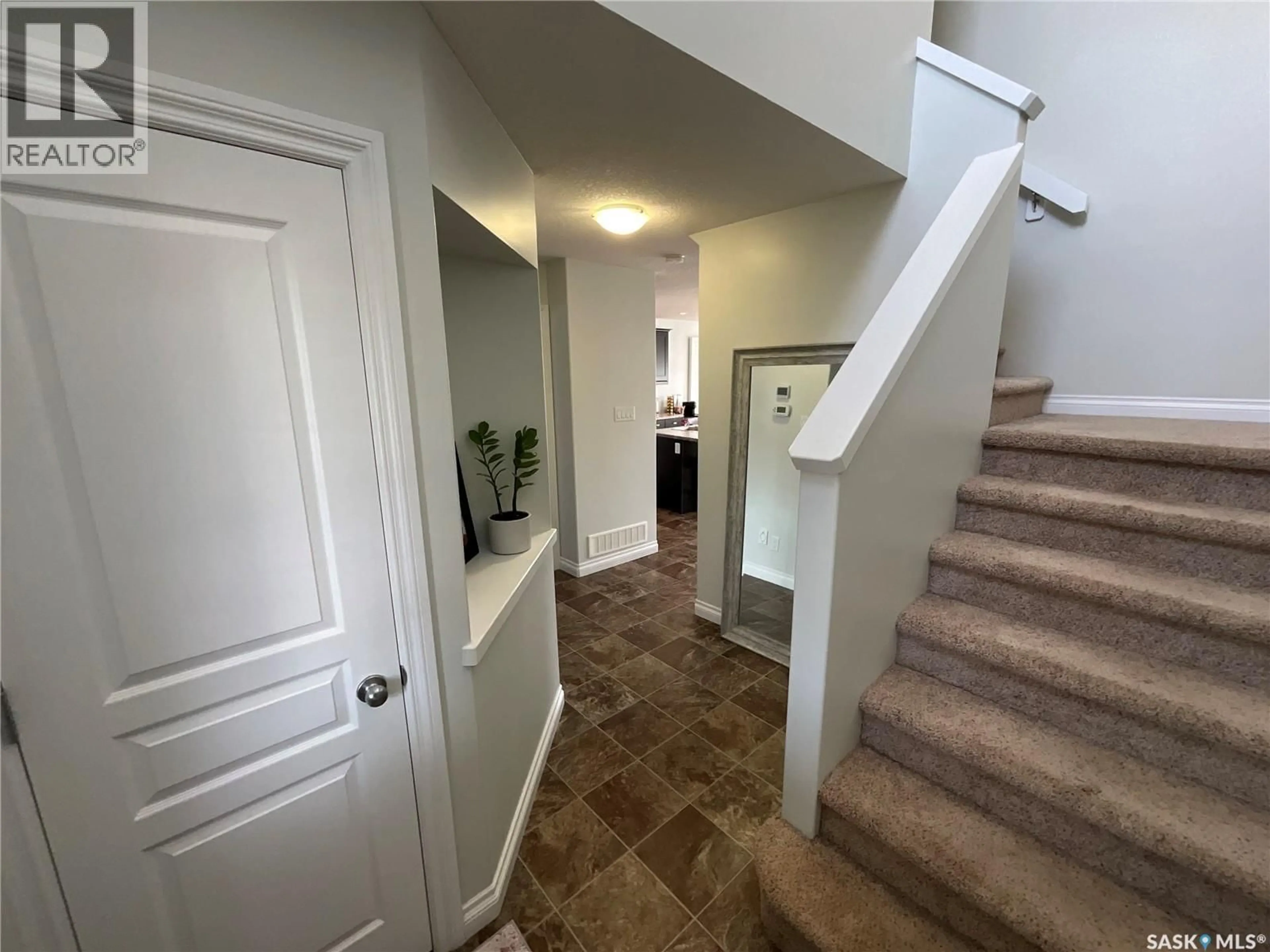 Indoor entryway for 8709 HINCKS LANE, Regina Saskatchewan S4Y0B9