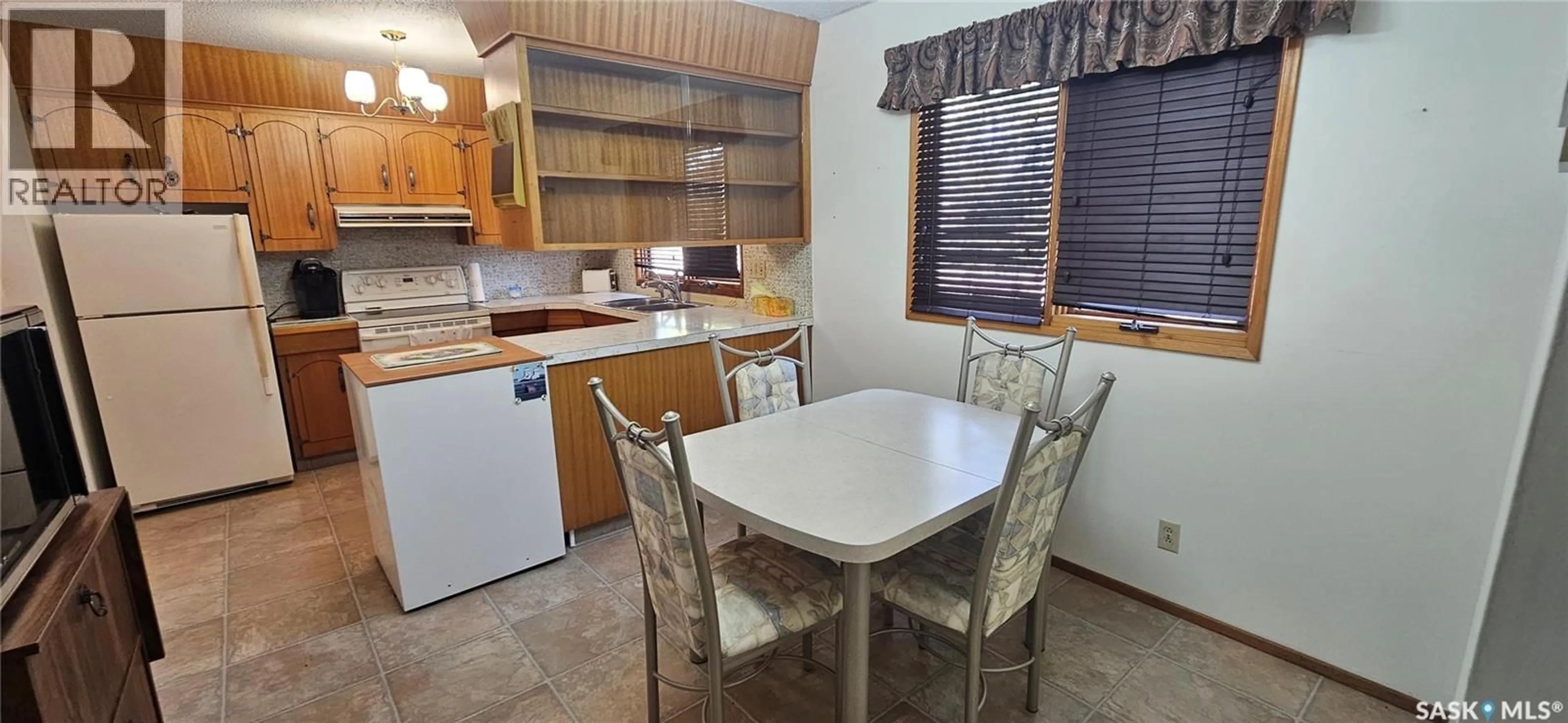 Standard kitchen, unknown for 1101 DIVISION STREET, Vanguard Saskatchewan S0N2V0