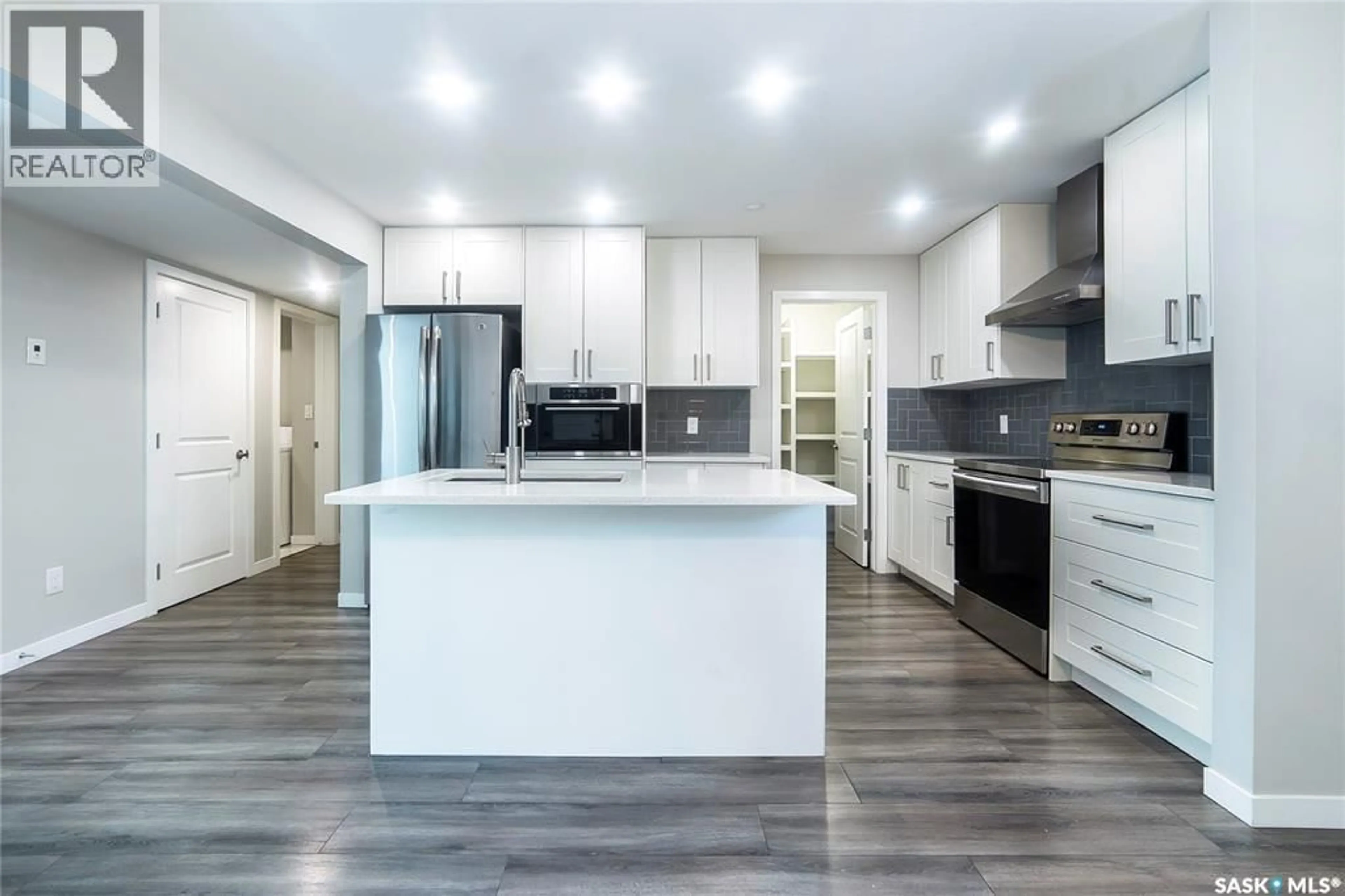 Open concept kitchen, unknown for 1527 COY AVENUE, Saskatoon Saskatchewan S7M0H5