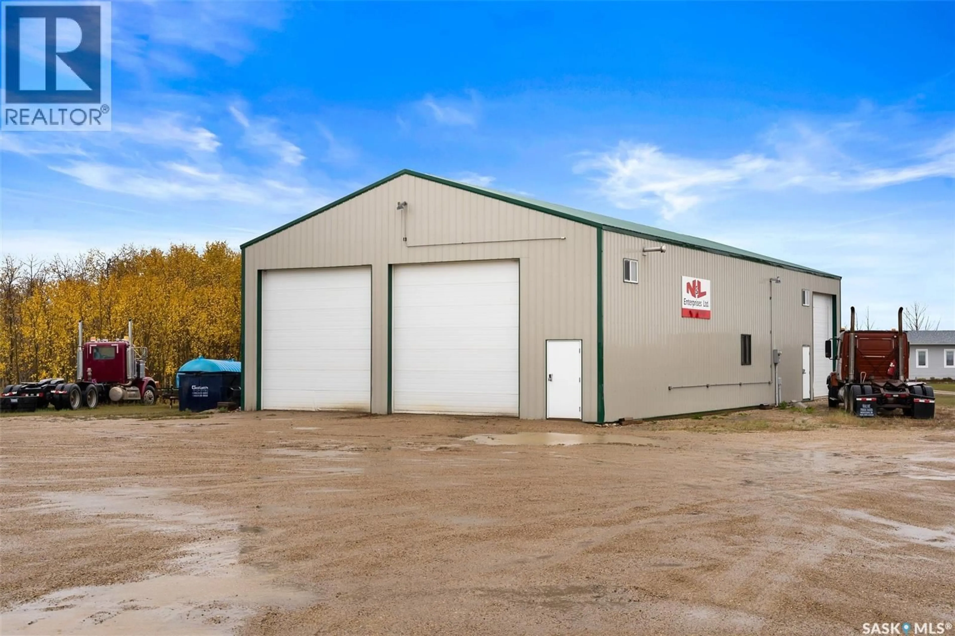 Indoor garage for HANSON ACREAGE, Stoughton Saskatchewan S0G4T0
