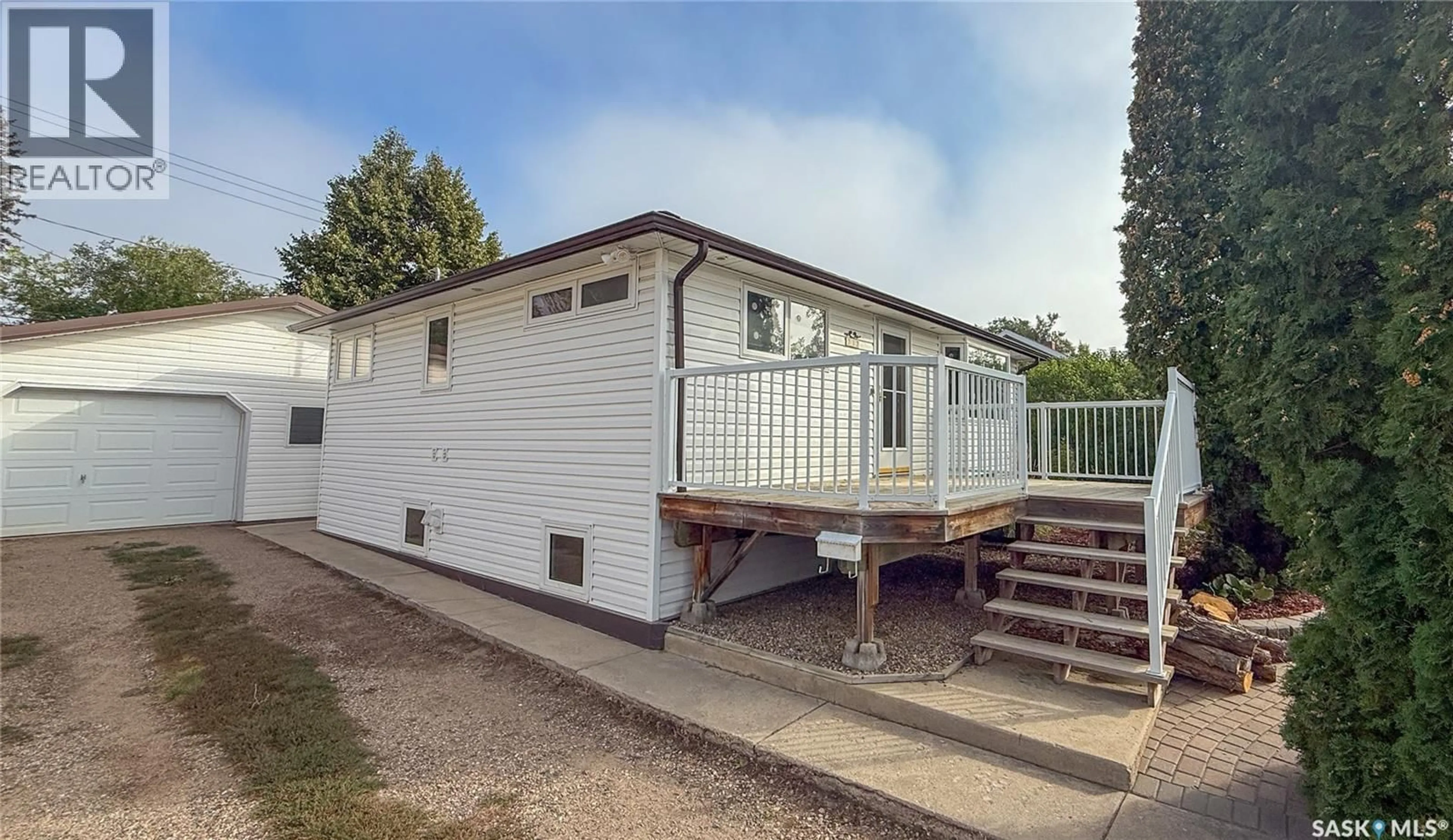 Home with vinyl exterior material, building for 232 25TH STREET, Battleford Saskatchewan S0M0E0