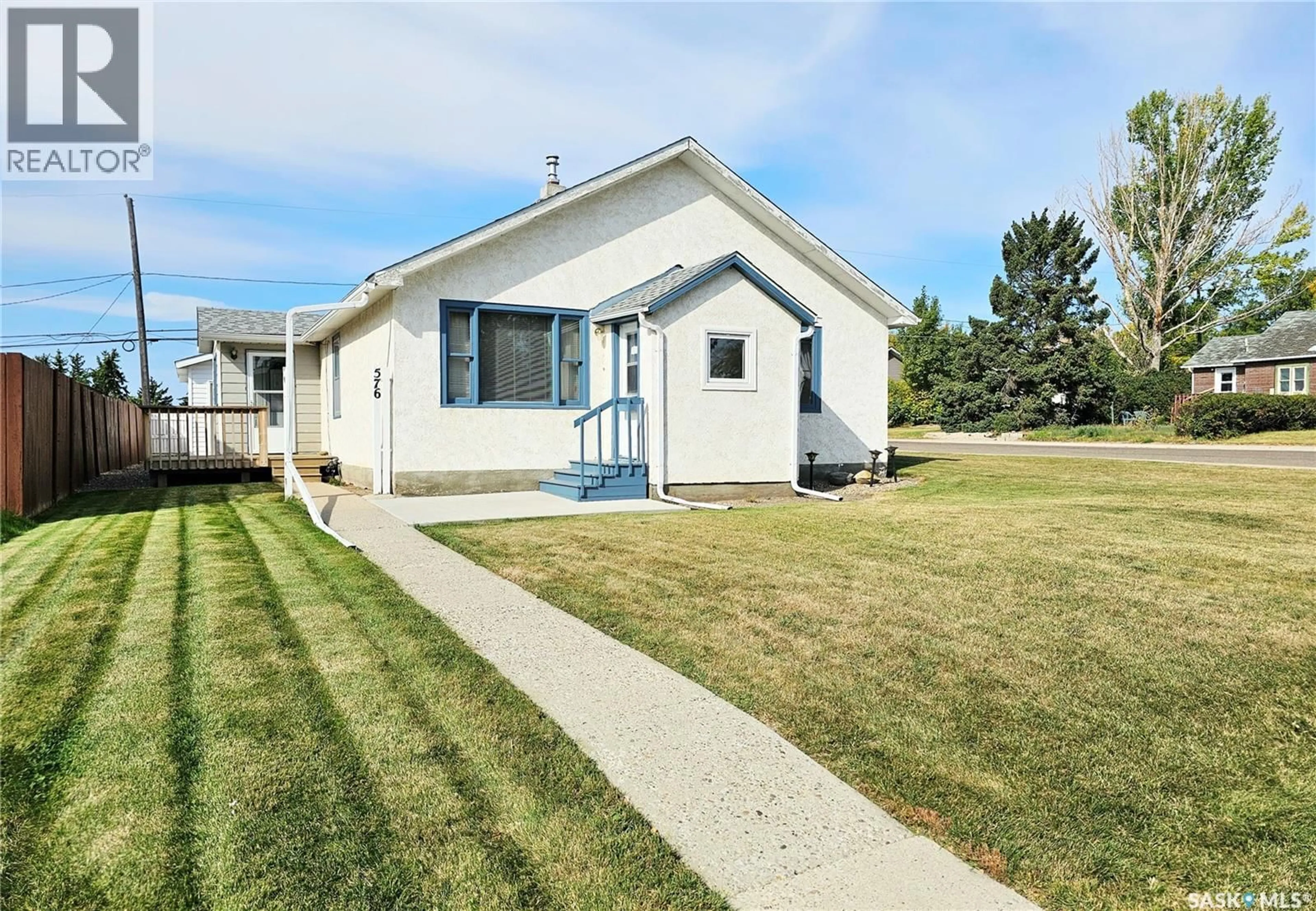 Home with vinyl exterior material, street for 576 3RD AVENUE, Swift Current Saskatchewan S9H0S6
