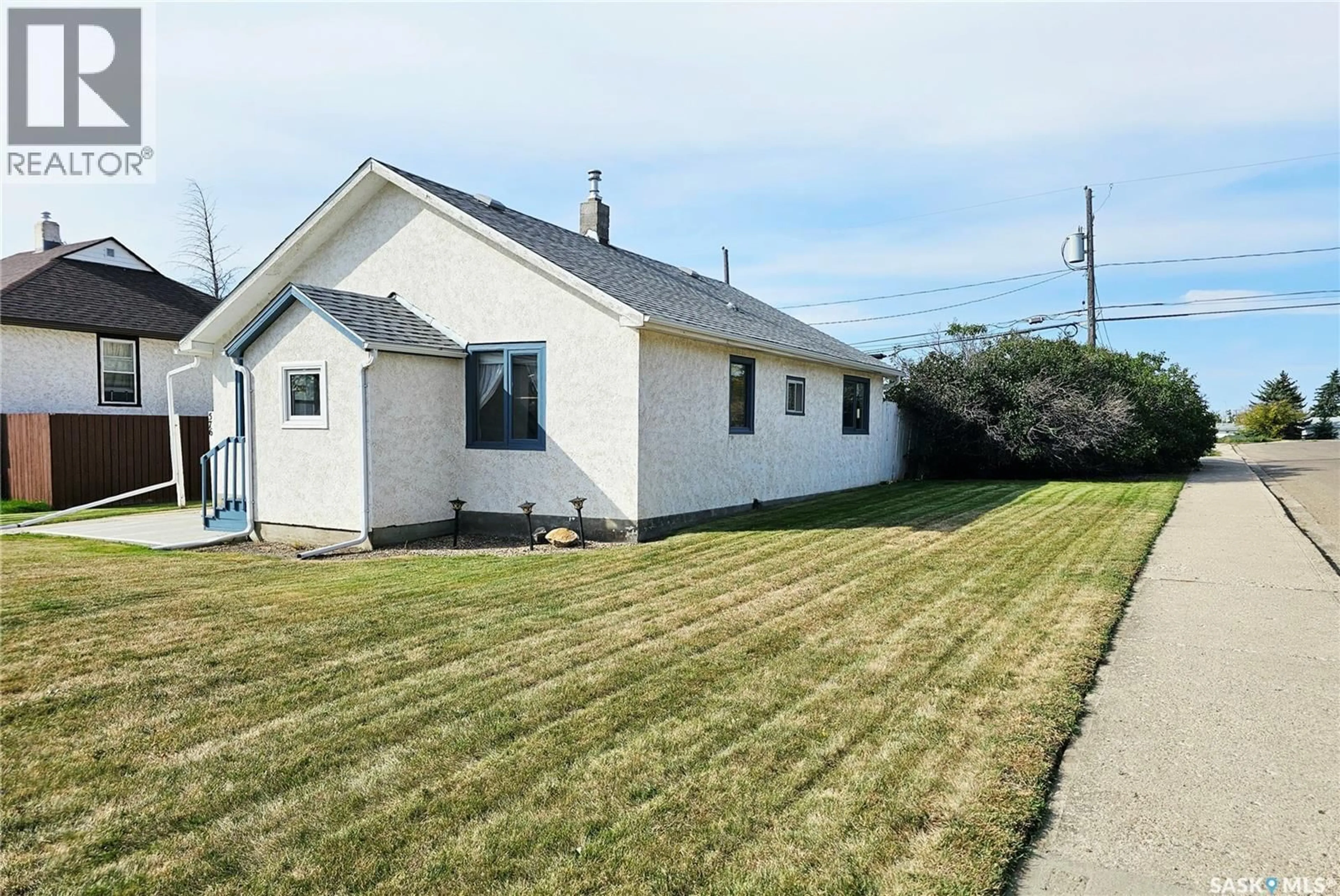A pic from outside/outdoor area/front of a property/back of a property/a pic from drone, street for 576 3RD AVENUE, Swift Current Saskatchewan S9H0S6