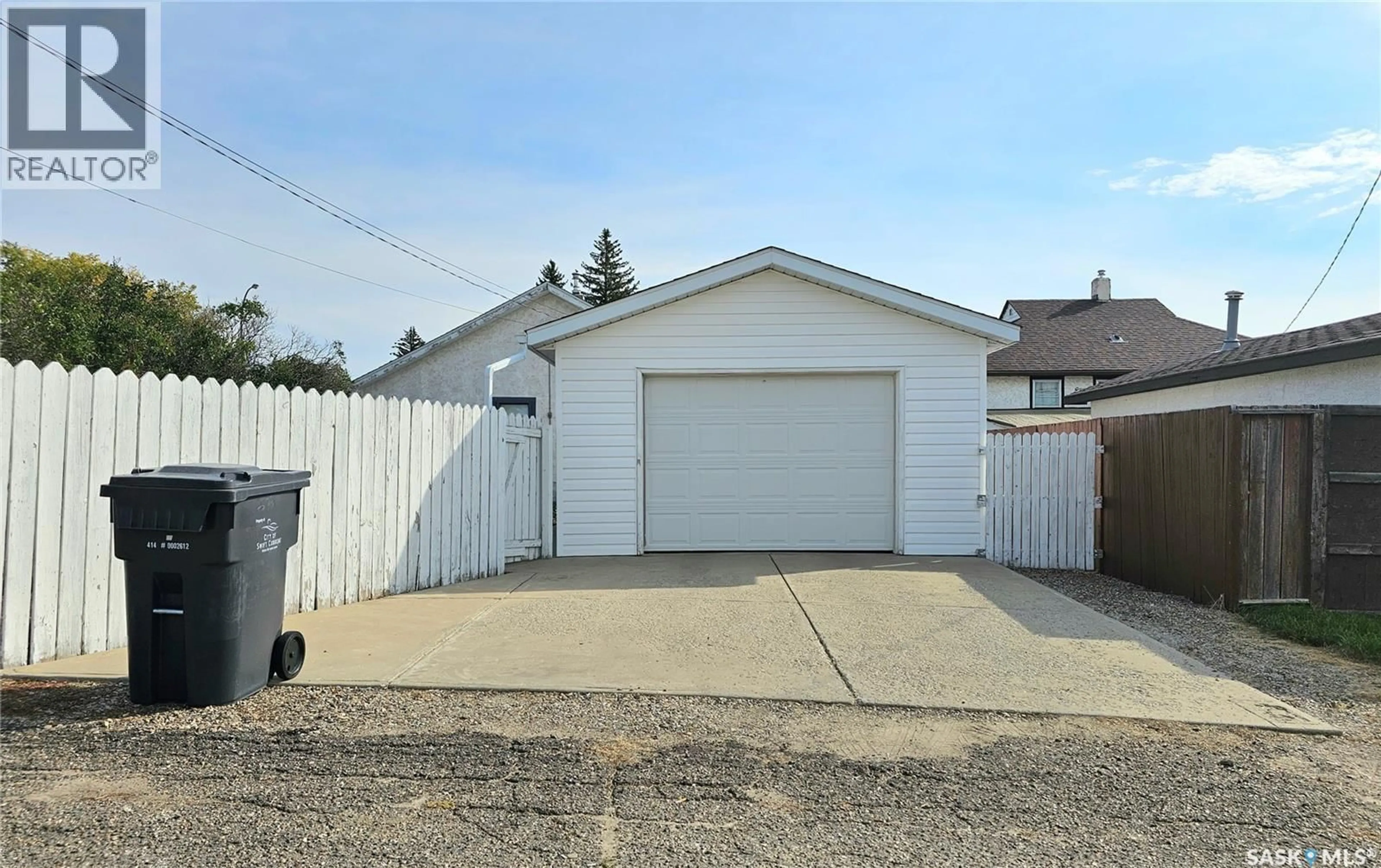 Indoor garage for 576 3RD AVENUE, Swift Current Saskatchewan S9H0S6
