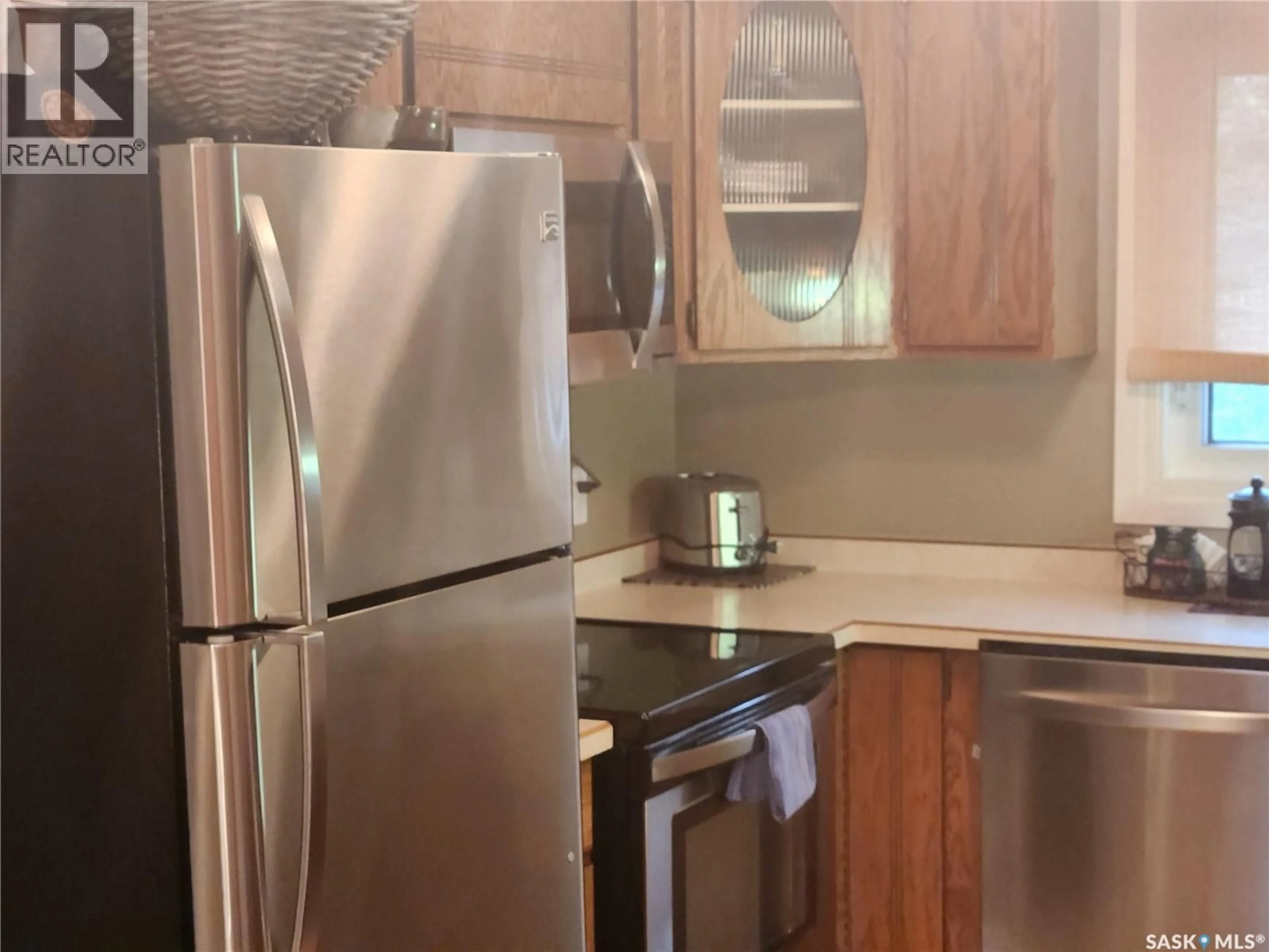 Standard kitchen, wood/laminate floor for 602 1ST AVENUE, Swift Current Saskatchewan S9H2B9
