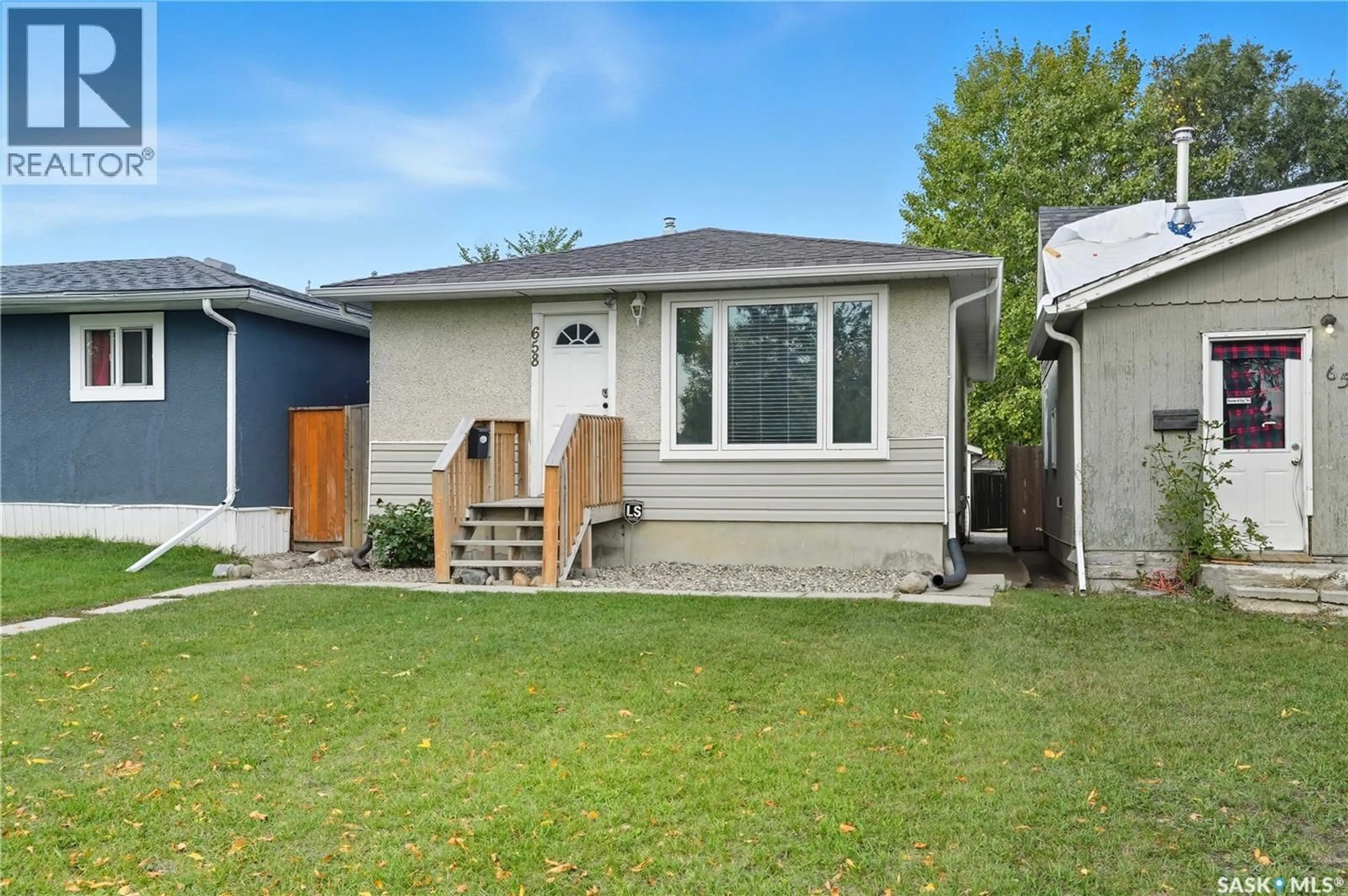 Home with vinyl exterior material, street for 658 GARNET STREET, Regina Saskatchewan S4T2W8