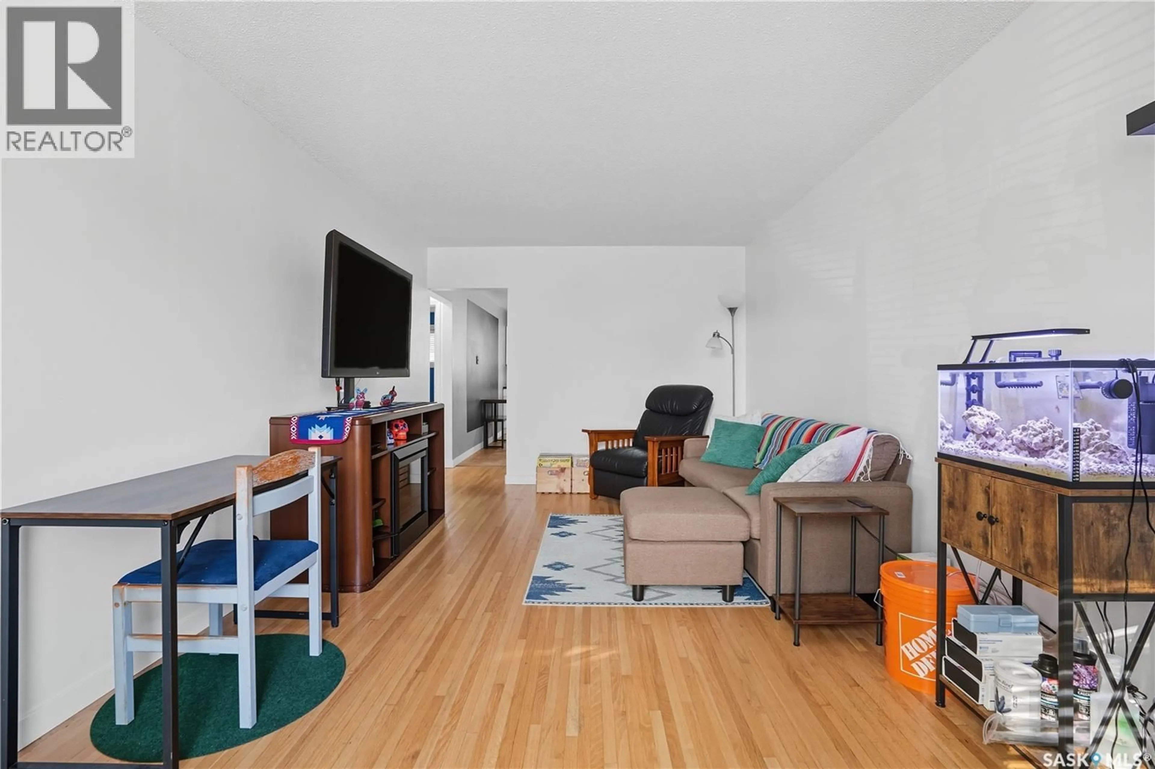 Living room with furniture, unknown for 658 GARNET STREET, Regina Saskatchewan S4T2W8