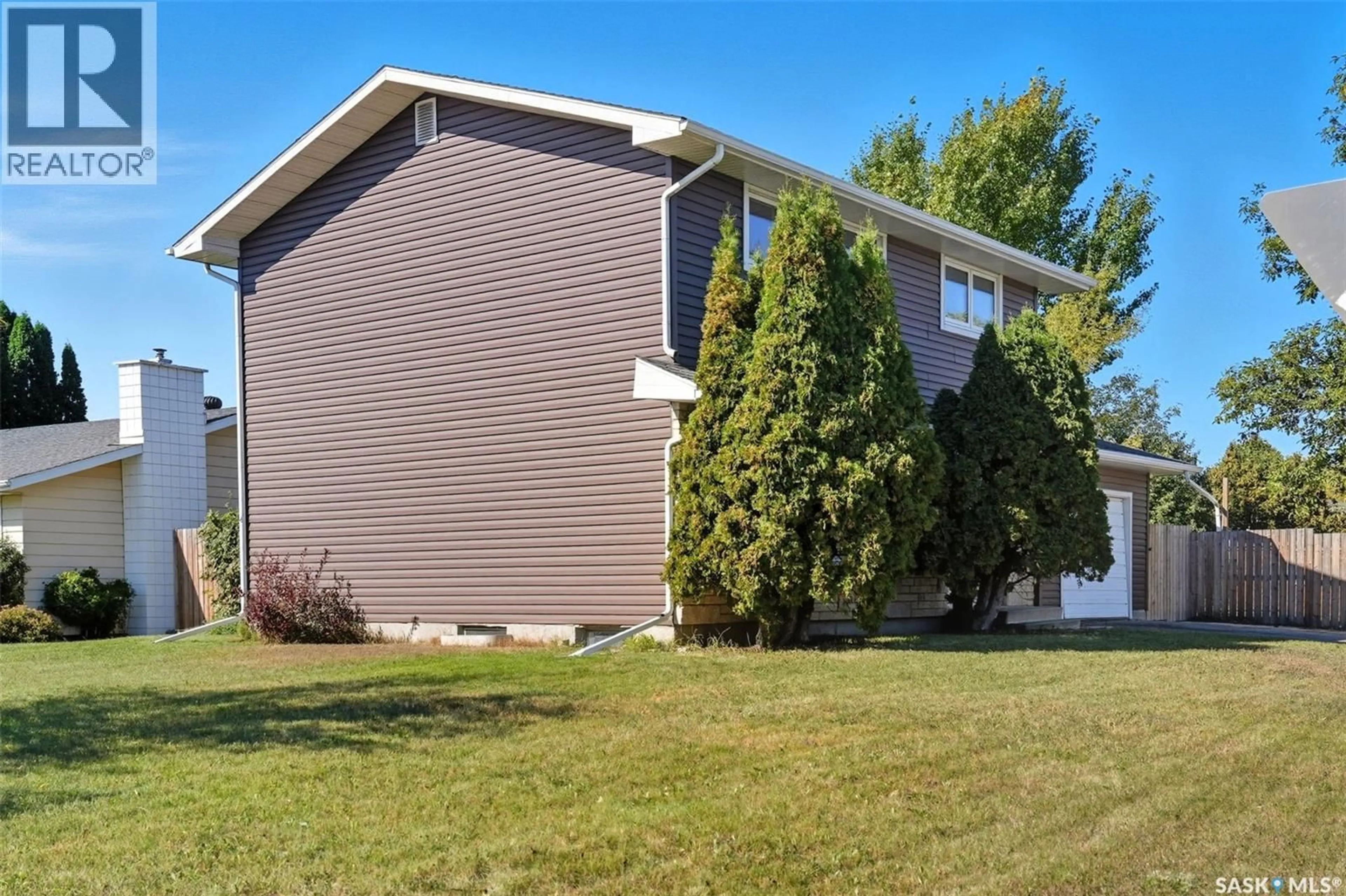 Home with vinyl exterior material, building for 266 ASSINIBOINE DRIVE, Saskatoon Saskatchewan S7K4A2
