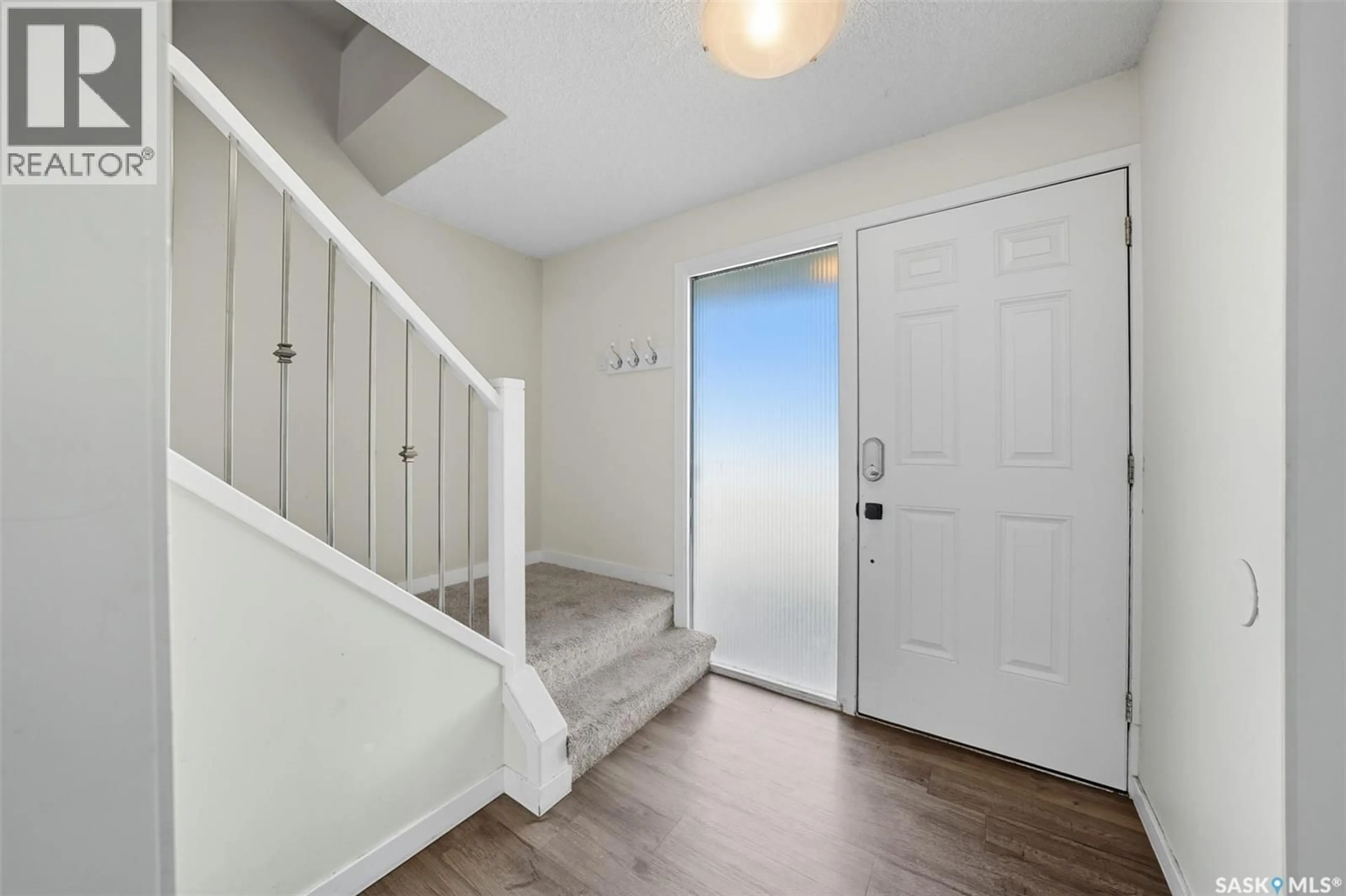 Indoor entryway for 266 ASSINIBOINE DRIVE, Saskatoon Saskatchewan S7K4A2
