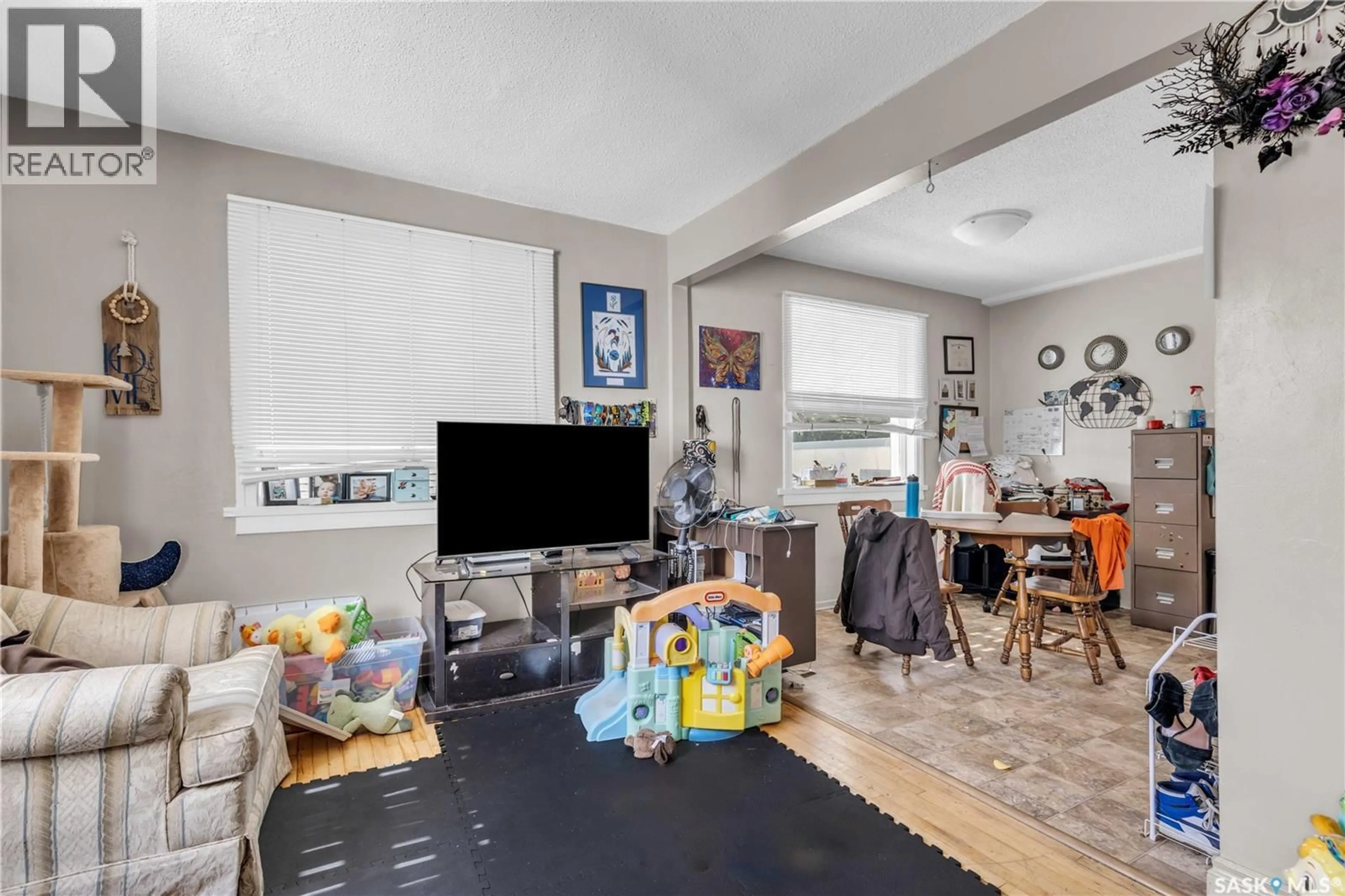 A pic of a room for 1415 D AVENUE, Saskatoon Saskatchewan S7L1P5