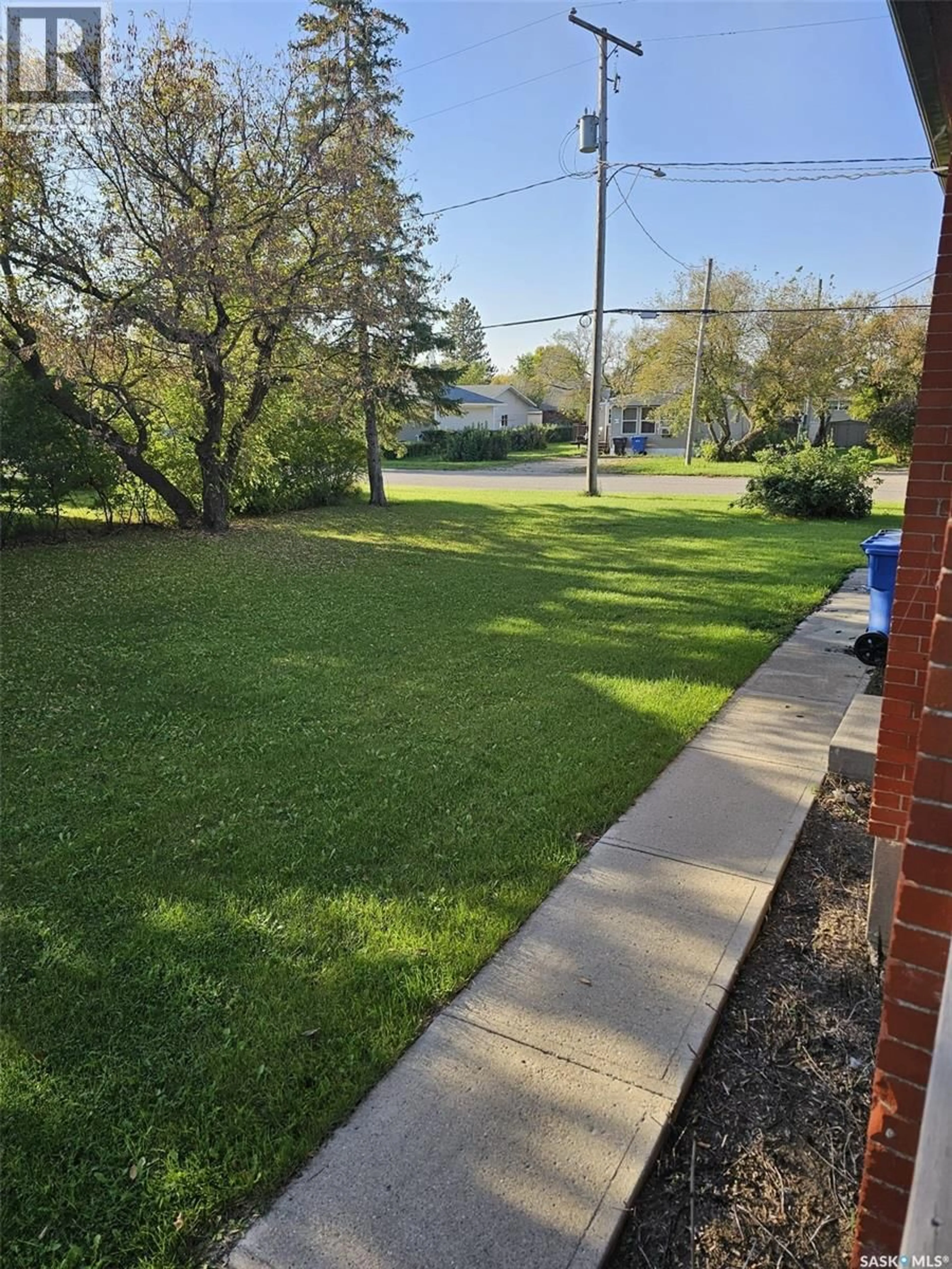 A pic from outside/outdoor area/front of a property/back of a property/a pic from drone, street for 608 WALSH AVENUE, Oxbow Saskatchewan S0C2B0