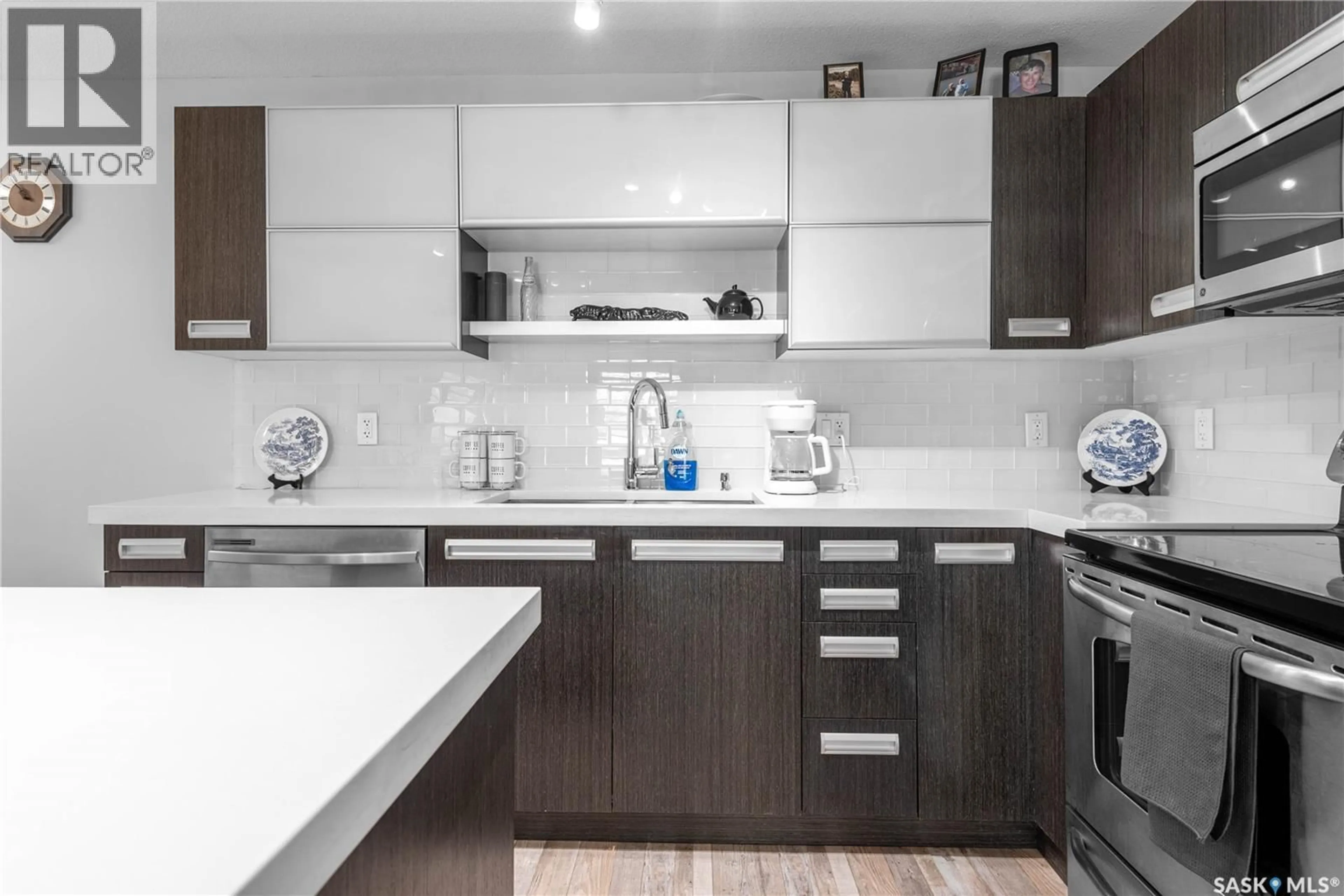 Contemporary kitchen, unknown for 110 1640 DAKOTA DRIVE, Regina Saskatchewan S4Z0A4