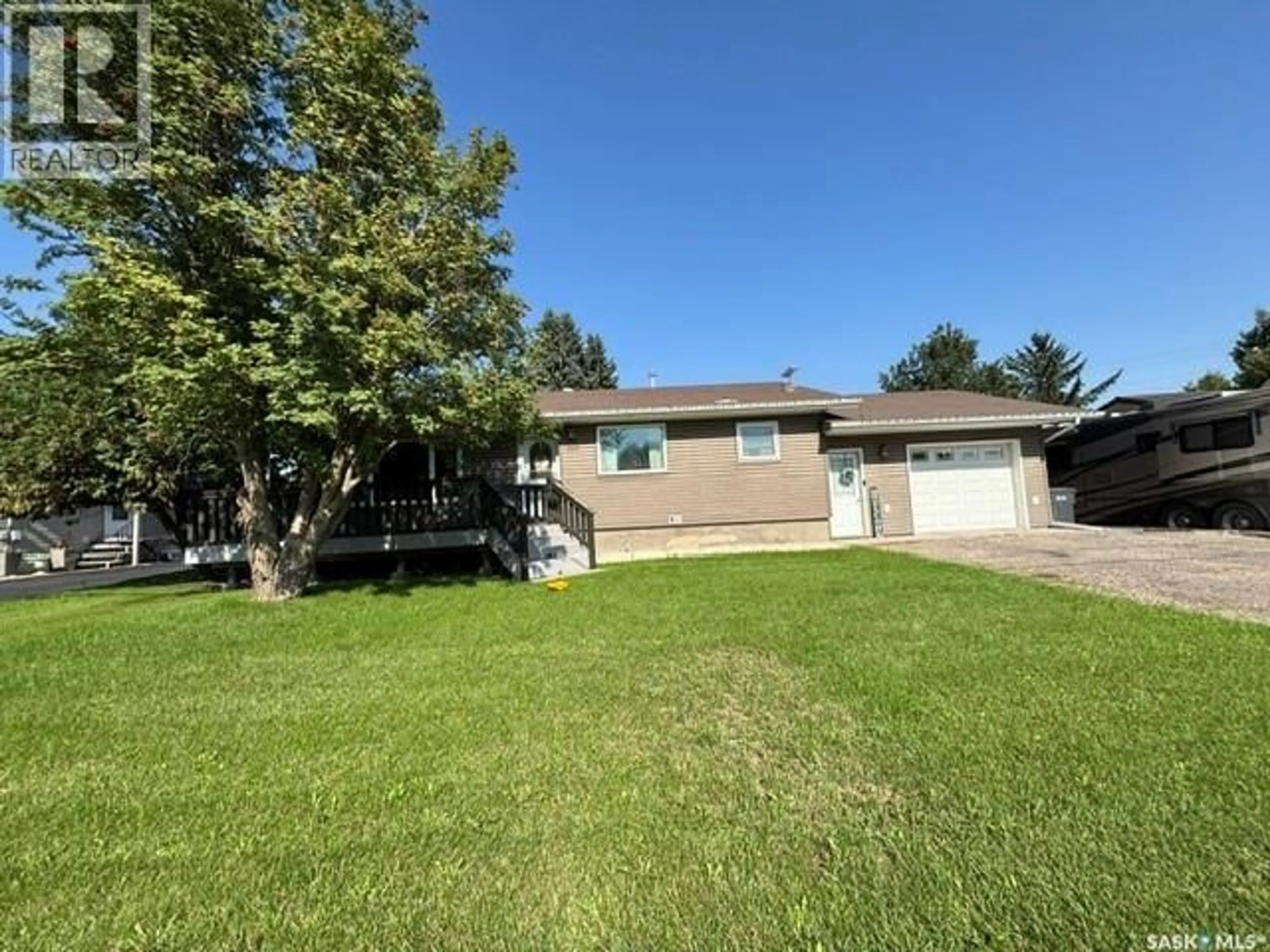 A pic from outside/outdoor area/front of a property/back of a property/a pic from drone, unknown for 856 WALSH AVENUE, Oxbow Saskatchewan S0C2B0