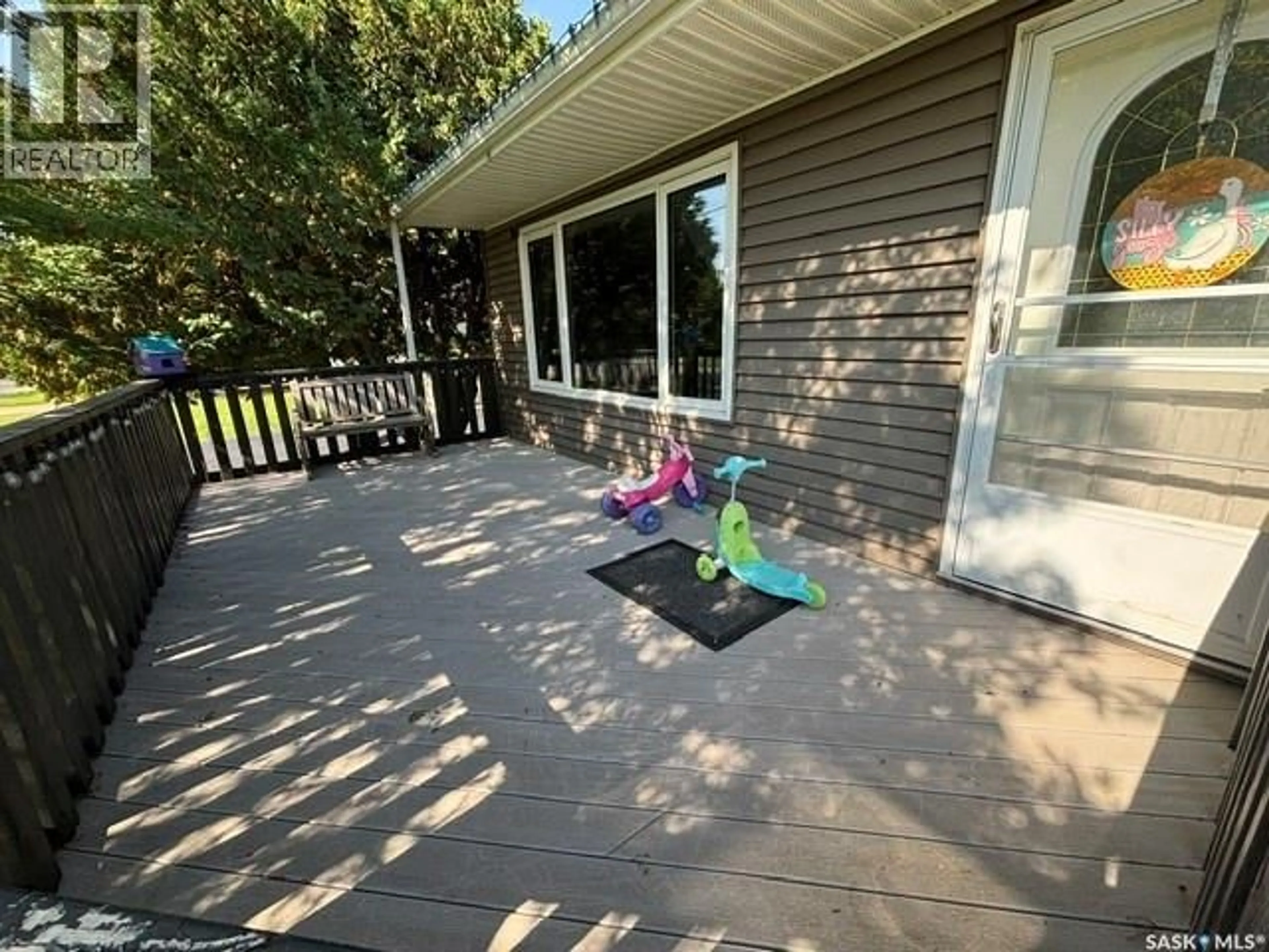 Patio, water/lake/river/ocean view for 856 WALSH AVENUE, Oxbow Saskatchewan S0C2B0