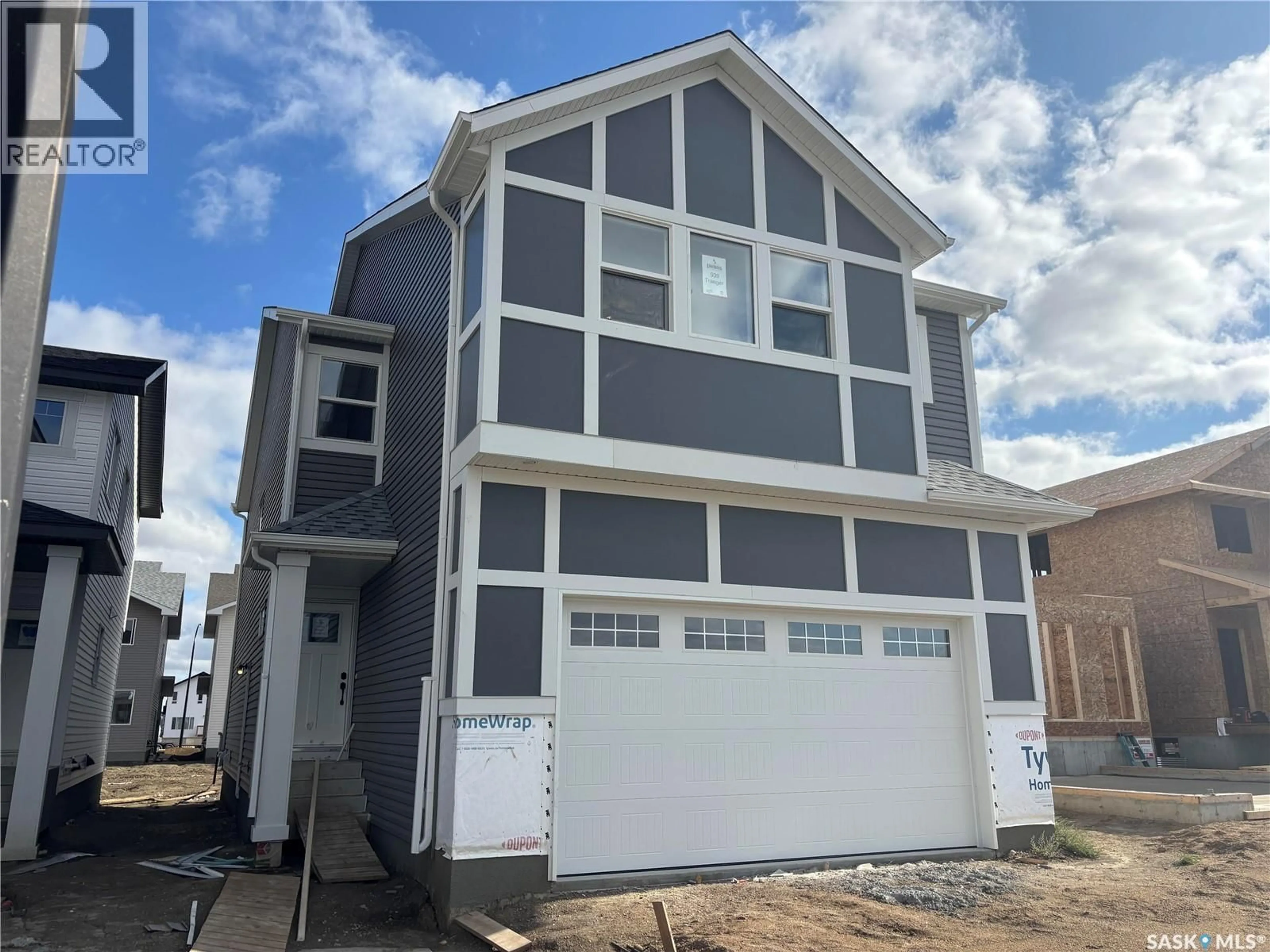 Home with vinyl exterior material, street for 939 TRAEGER MANOR, Saskatoon Saskatchewan S7V1V8