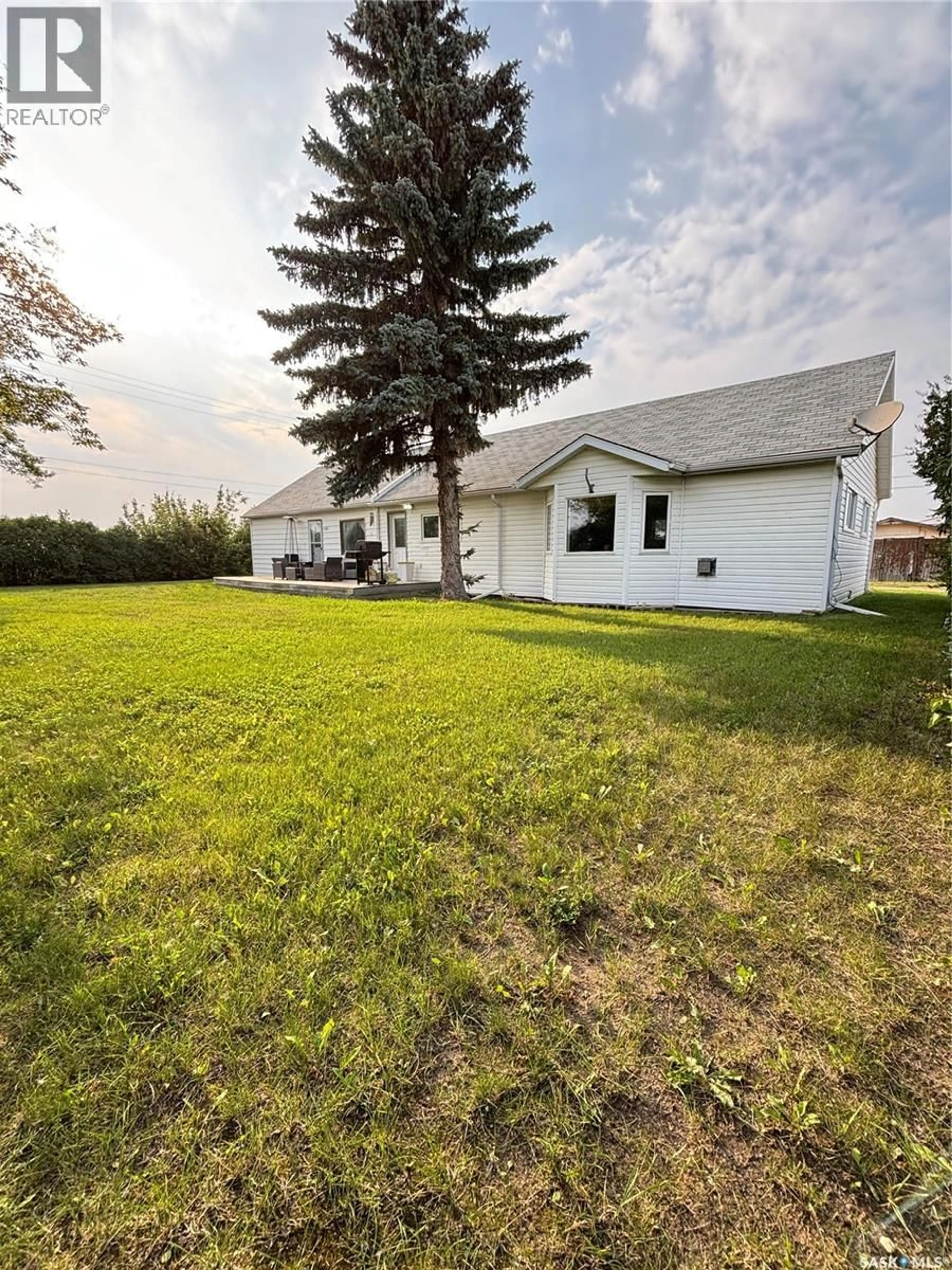 A pic from outside/outdoor area/front of a property/back of a property/a pic from drone, unknown for 105 MAIN STREET, Meota Saskatchewan S0M1X0