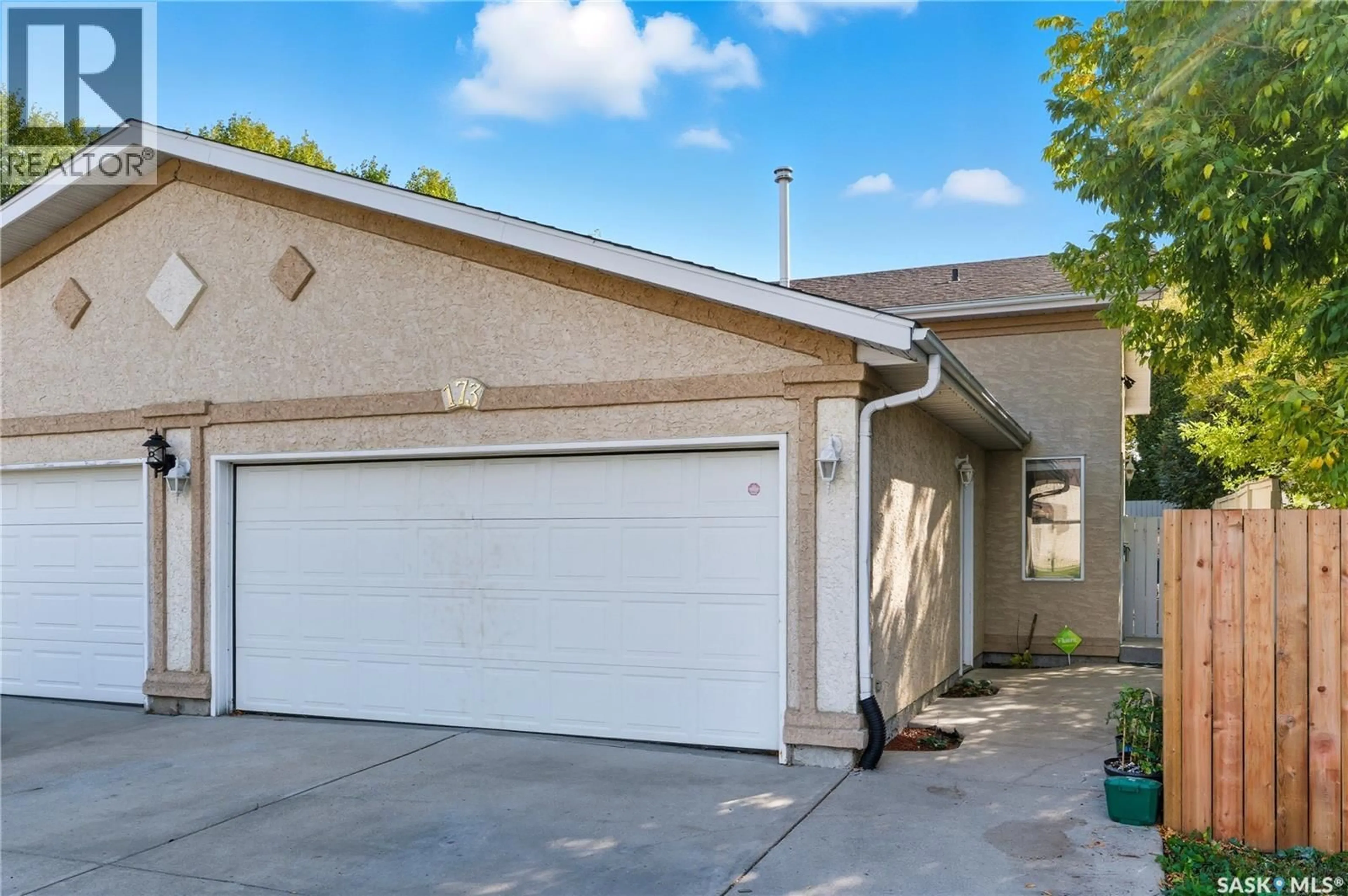 Indoor garage for 173 WEDGE ROAD, Saskatoon Saskatchewan S7L6P9