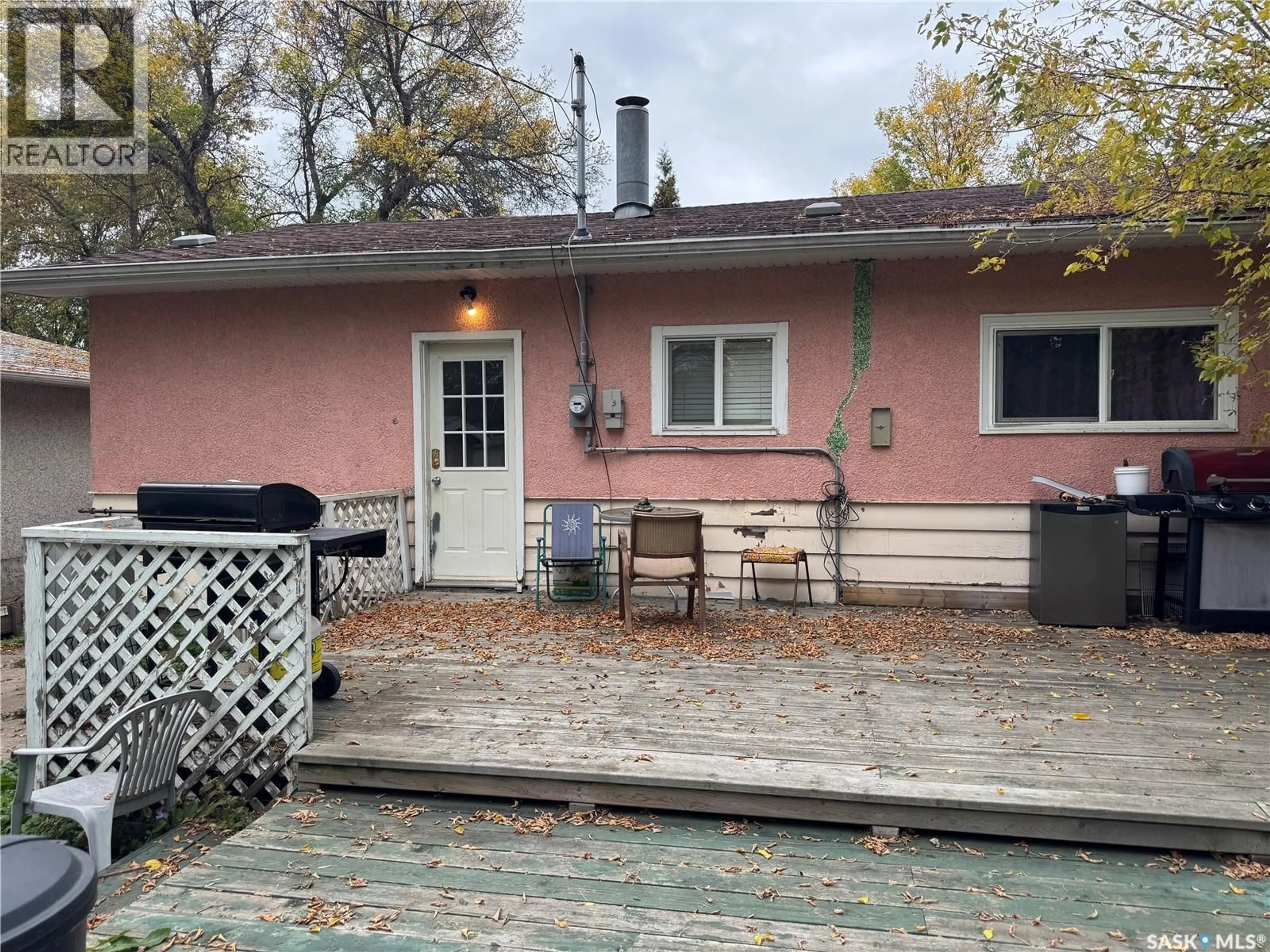 Patio, street for 1041 3RD STREET, Prince Albert Saskatchewan S6V0J4