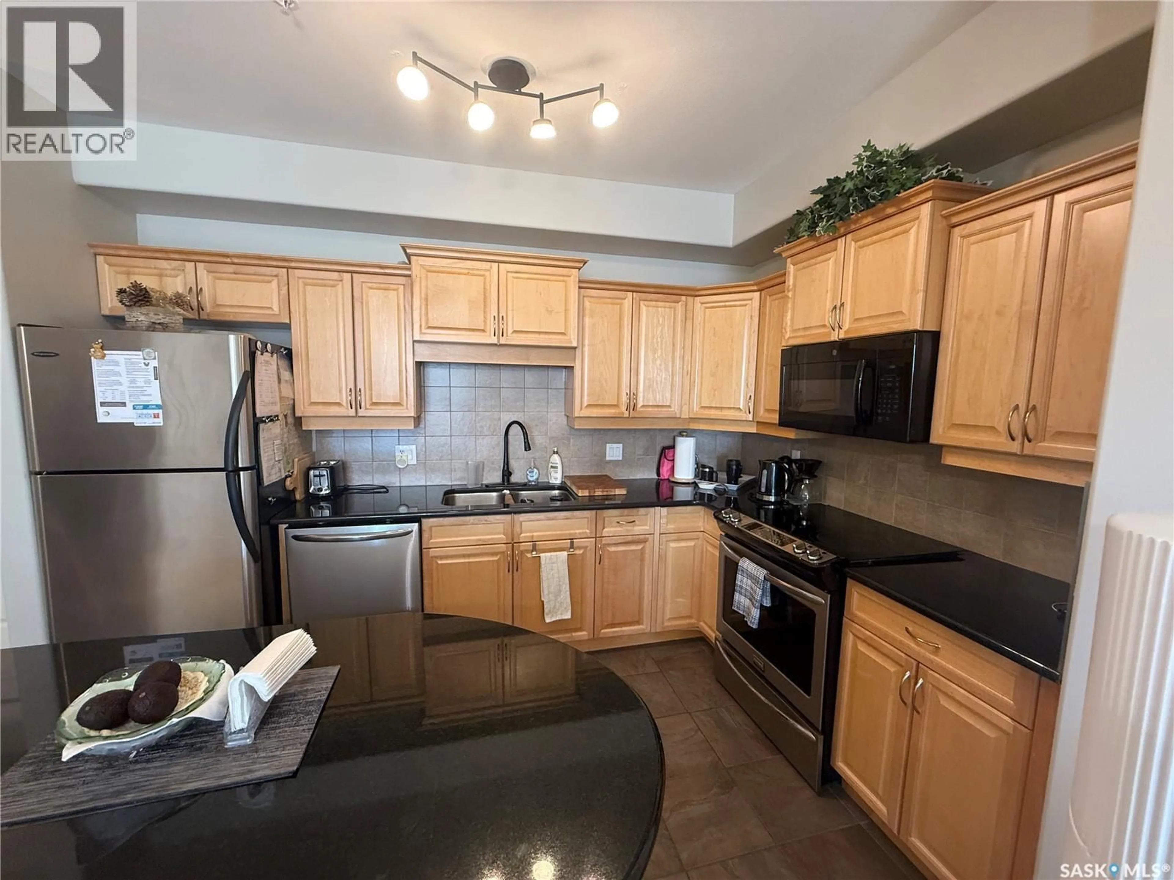 Standard kitchen, ceramic/tile floor for 615 - 307 SASKATCHEWAN CRESCENT, Saskatoon Saskatchewan S7M0A5