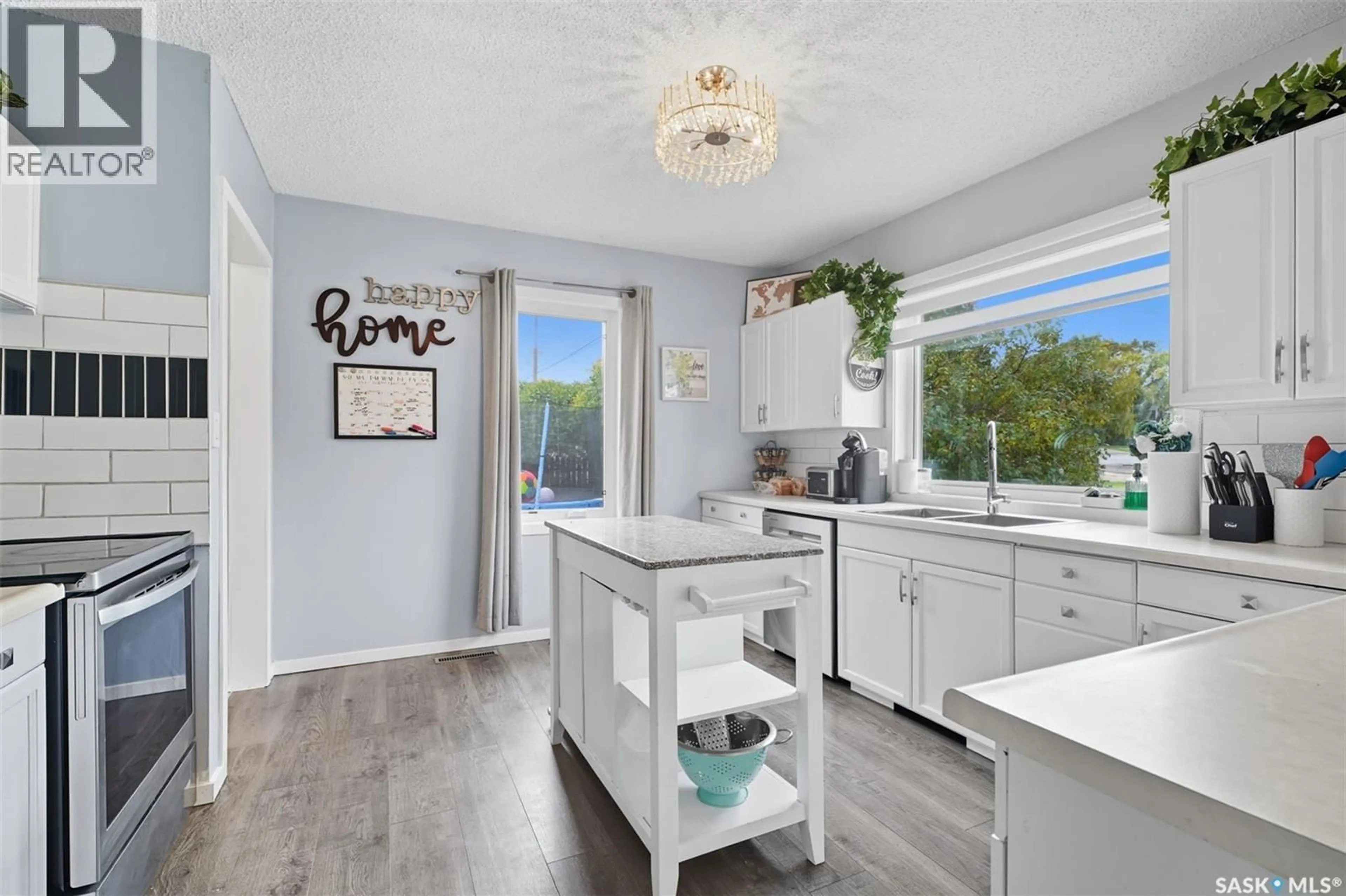 Open concept kitchen, unknown for 300 3RD STREET, Delisle Saskatchewan S0L0P0