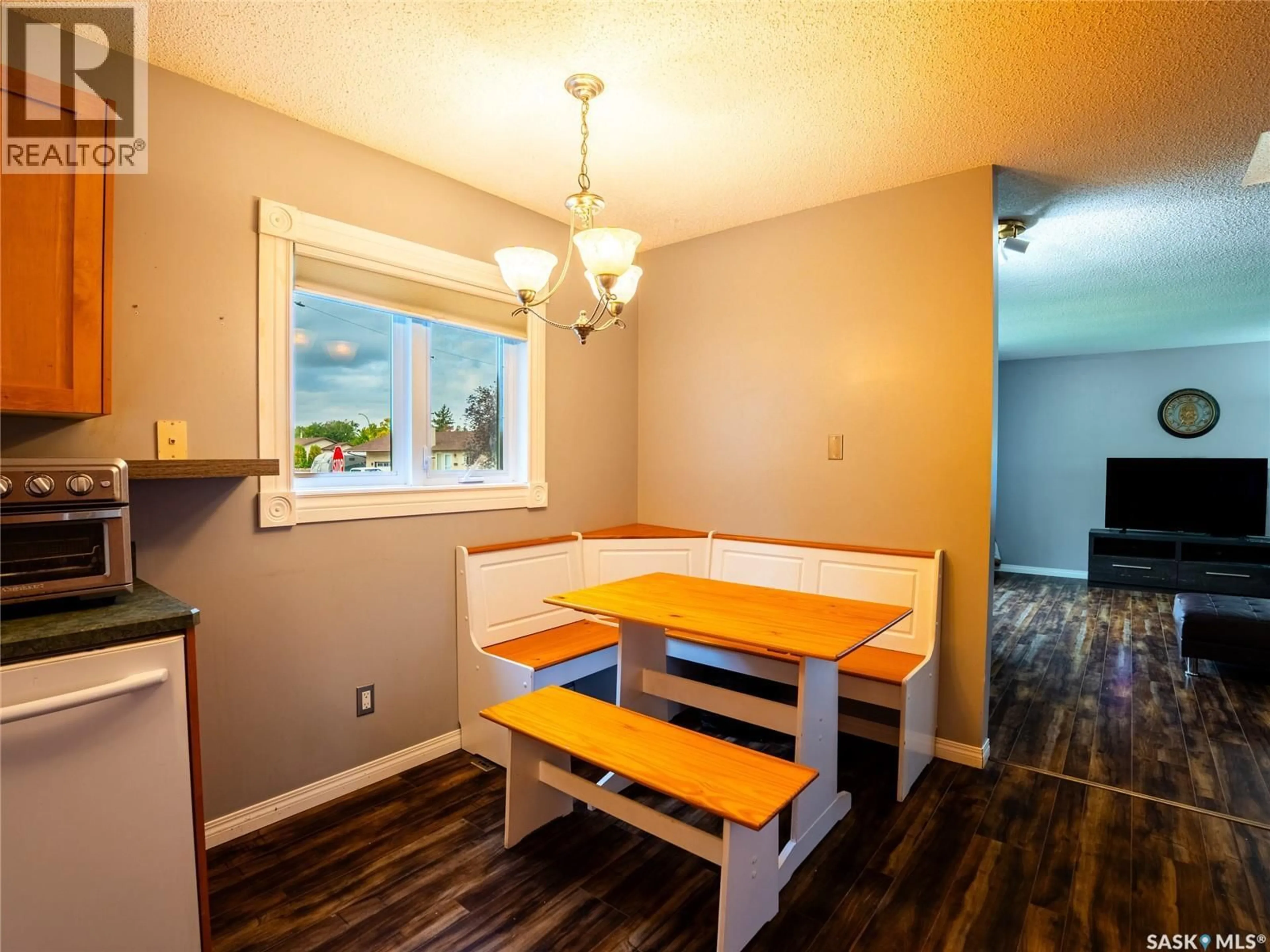 Dining room, wood/laminate floor for 1003 BAYDA CRESCENT, Regina Saskatchewan S4N6Y3