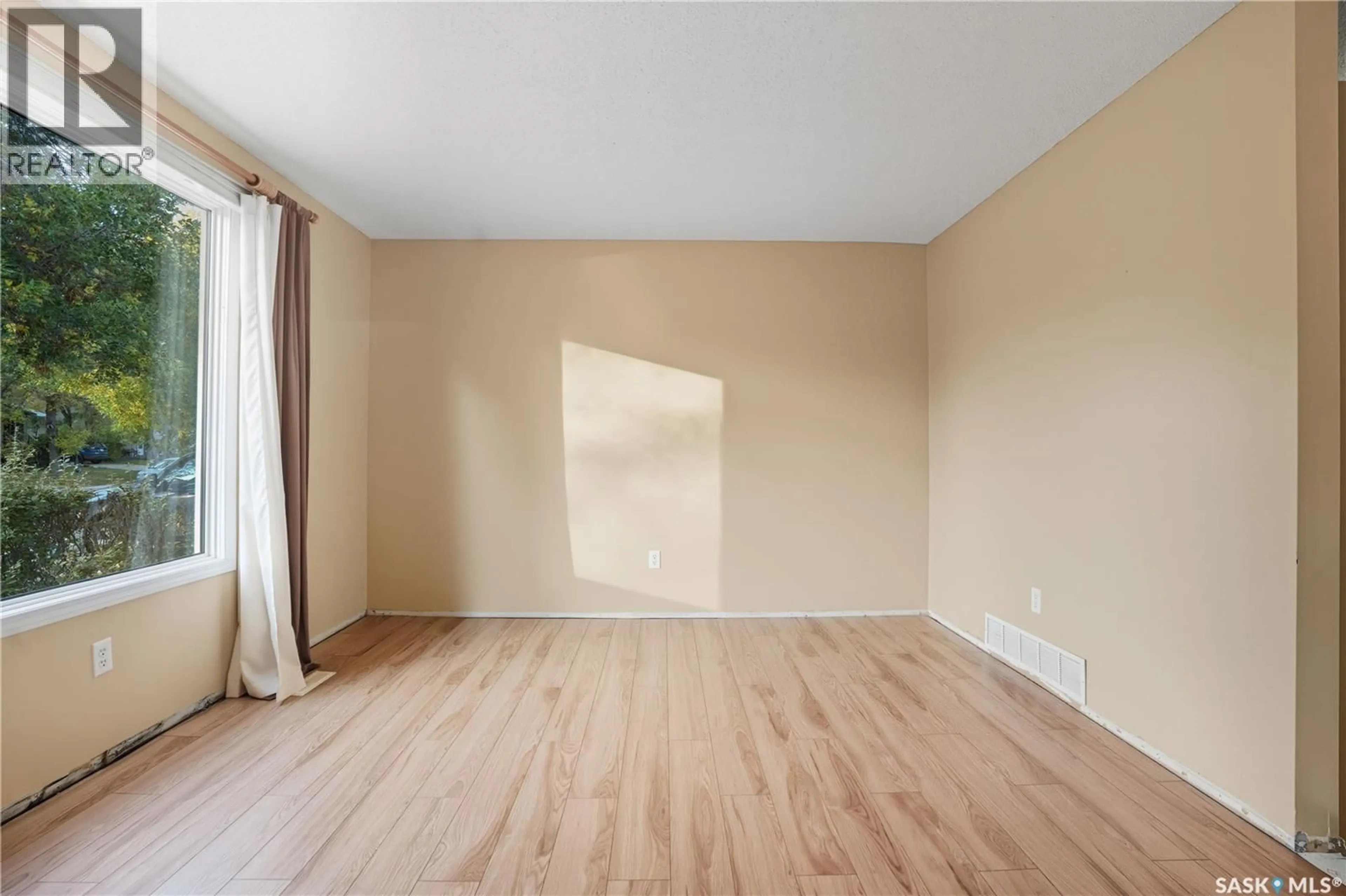 A pic of a room for 254 MAGEE CRESCENT, Regina Saskatchewan S4R6K9
