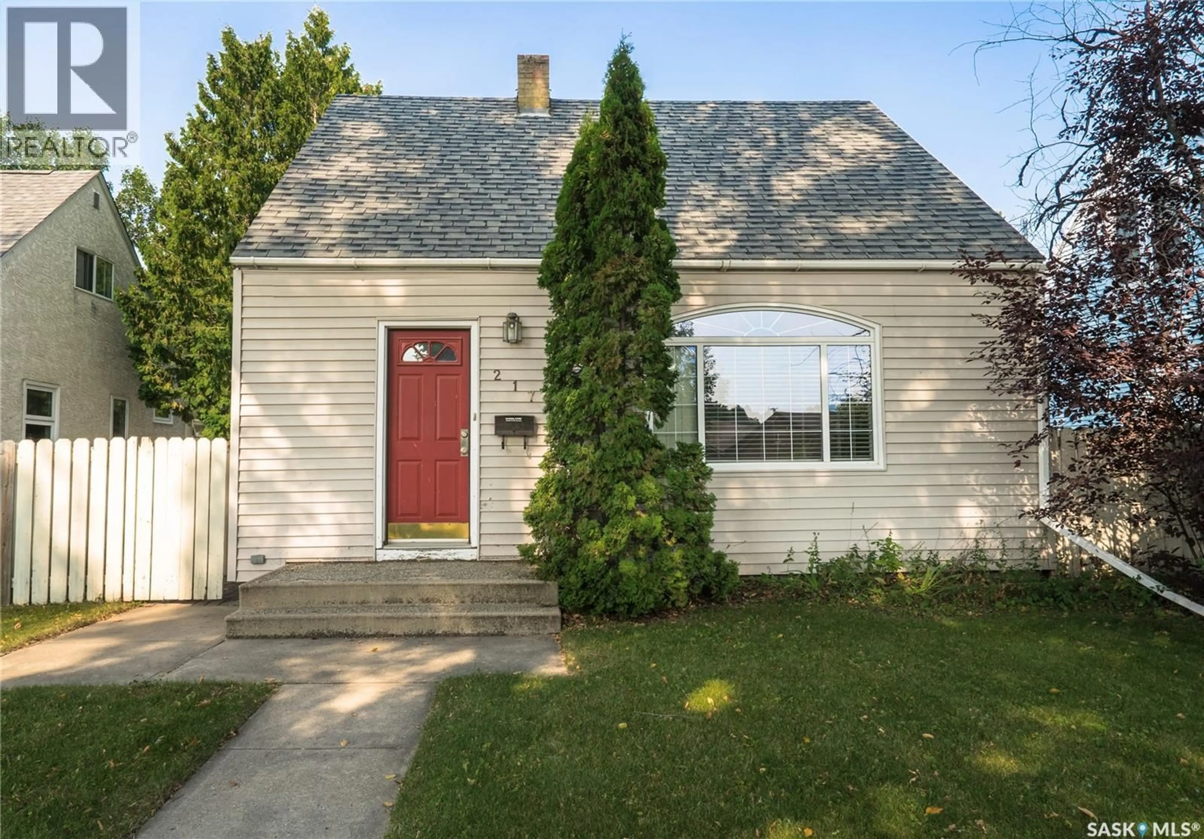 Home with vinyl exterior material, street for 217 WILLOW STREET, Saskatoon Saskatchewan S7J0C3