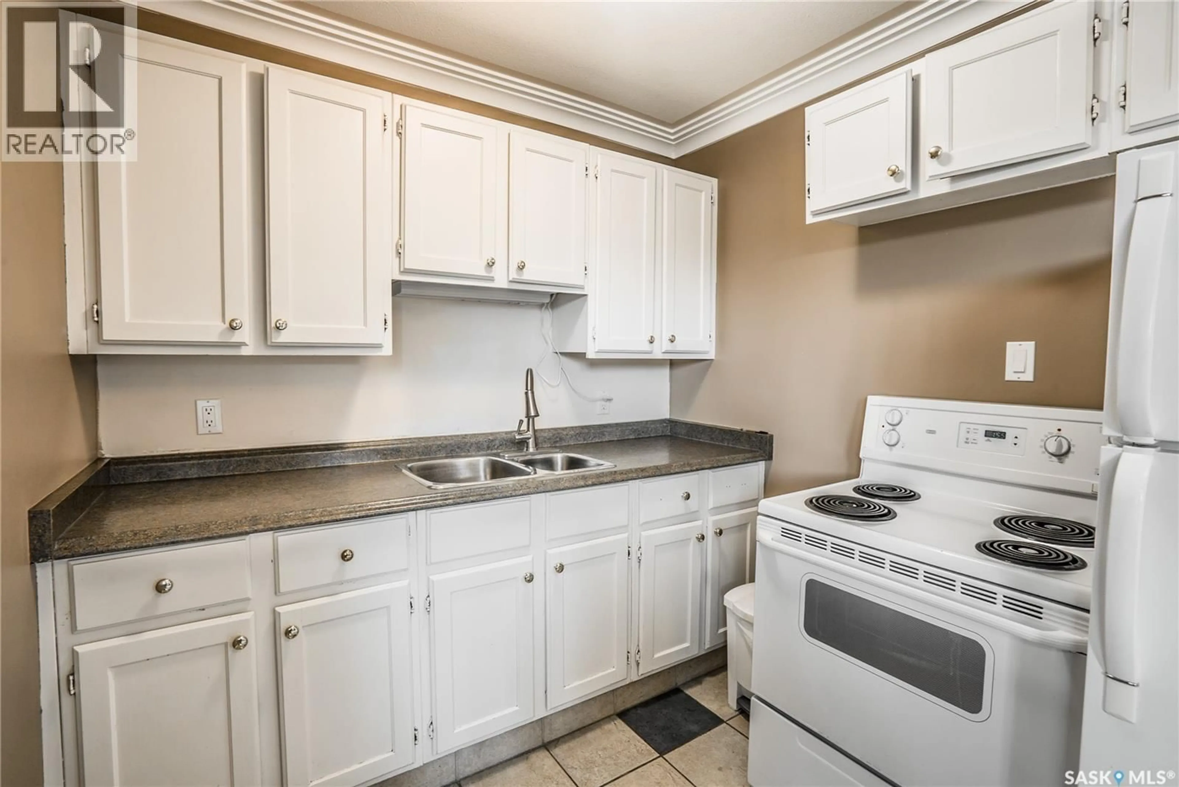 Standard kitchen, unknown for 217 WILLOW STREET, Saskatoon Saskatchewan S7J0C3